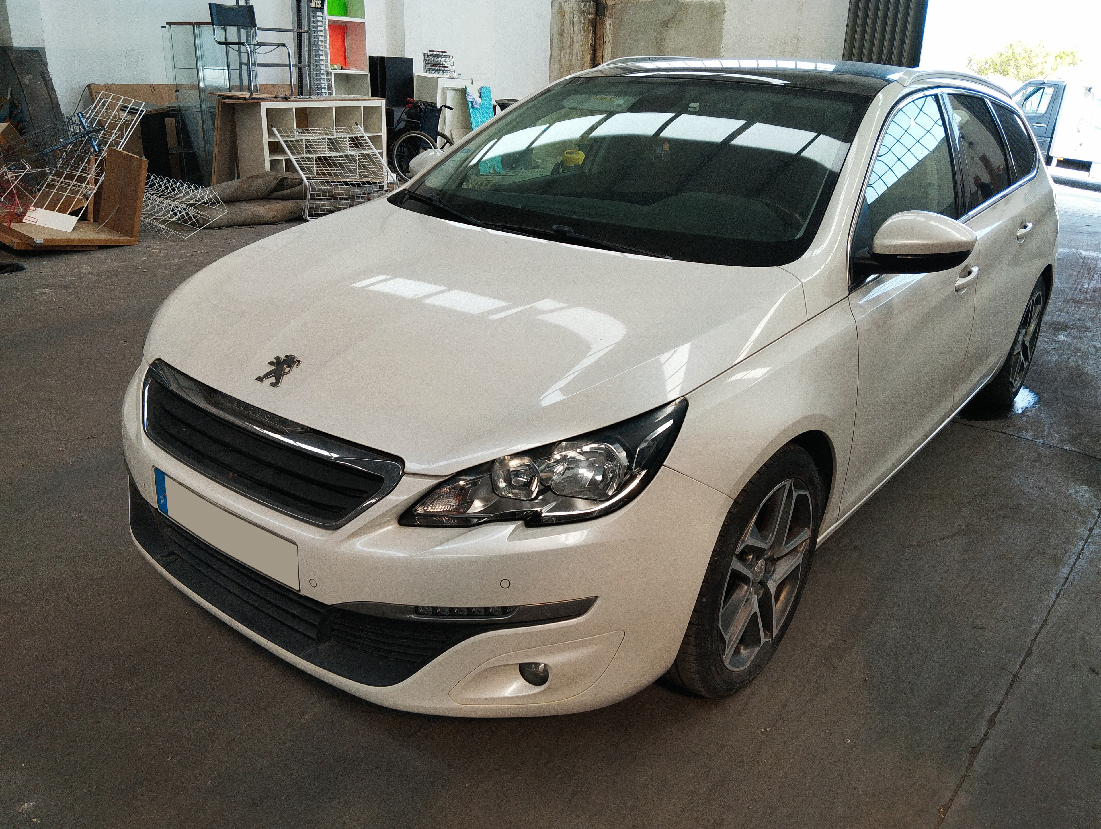 Peugeot 308 SW 1.6 BlueHDi · Ano 2015 — imagen 1