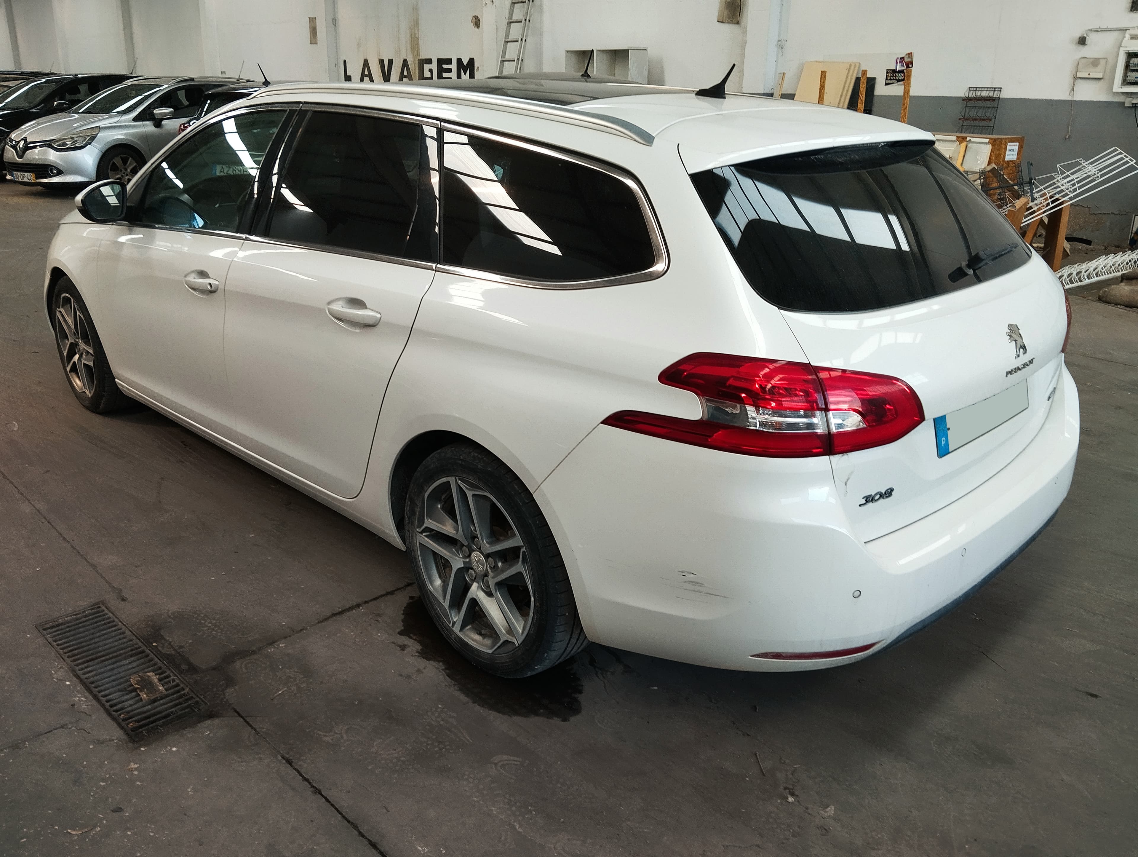 Peugeot 308 SW 1.6 BlueHDi · Ano 2015 — imagen 6