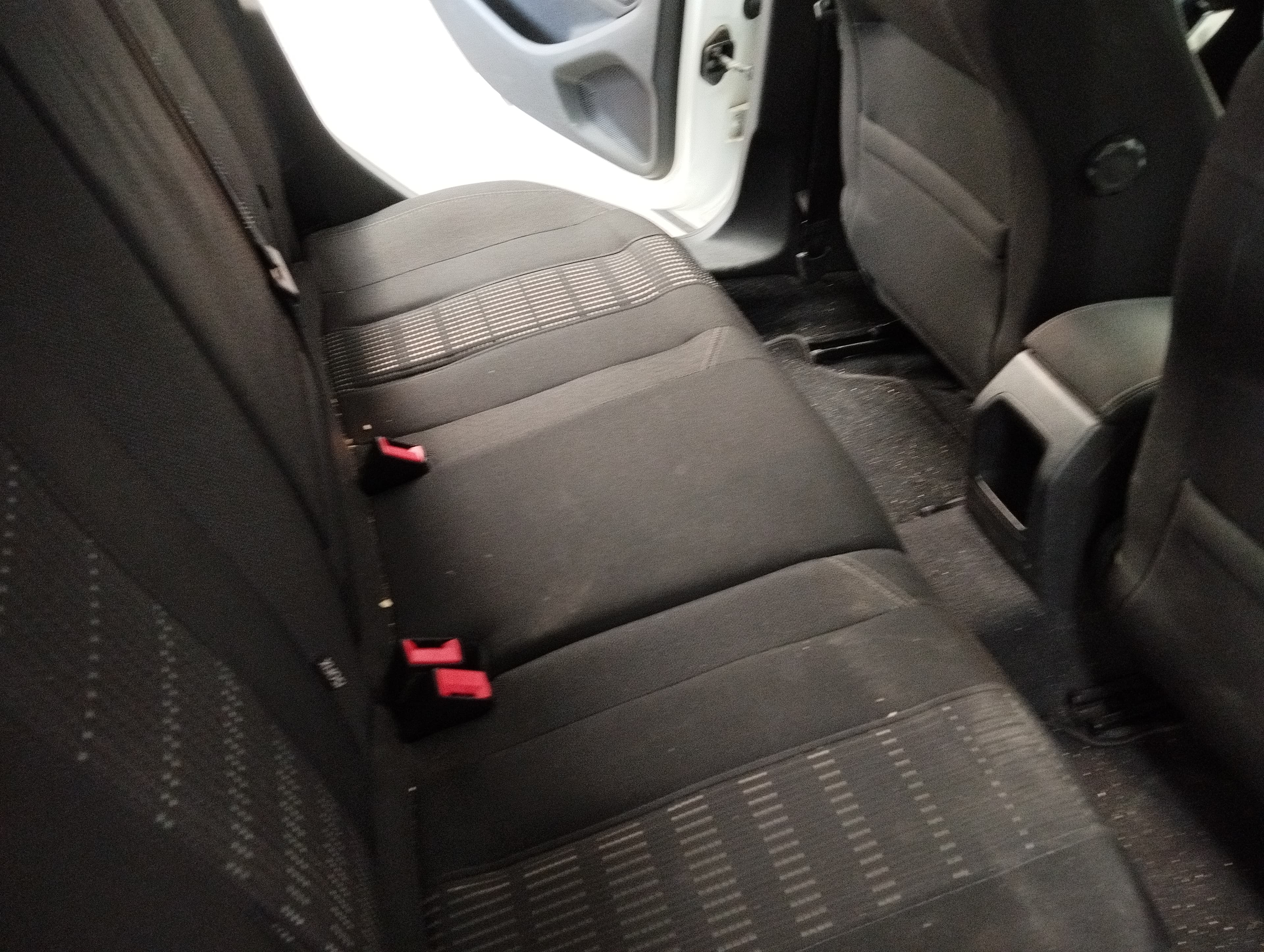 Peugeot 308 SW 1.6 BlueHDi · Ano 2015 — imagen 19