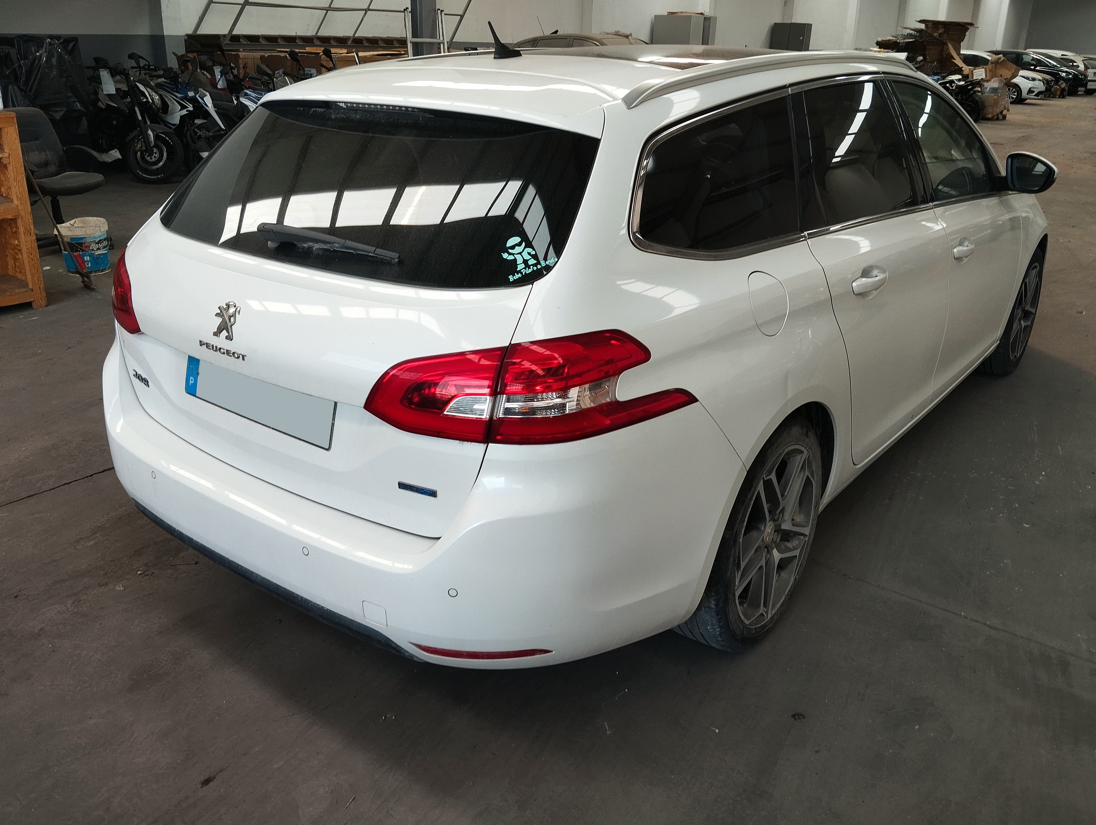 Peugeot 308 SW 1.6 BlueHDi · Ano 2015 — imagen 8
