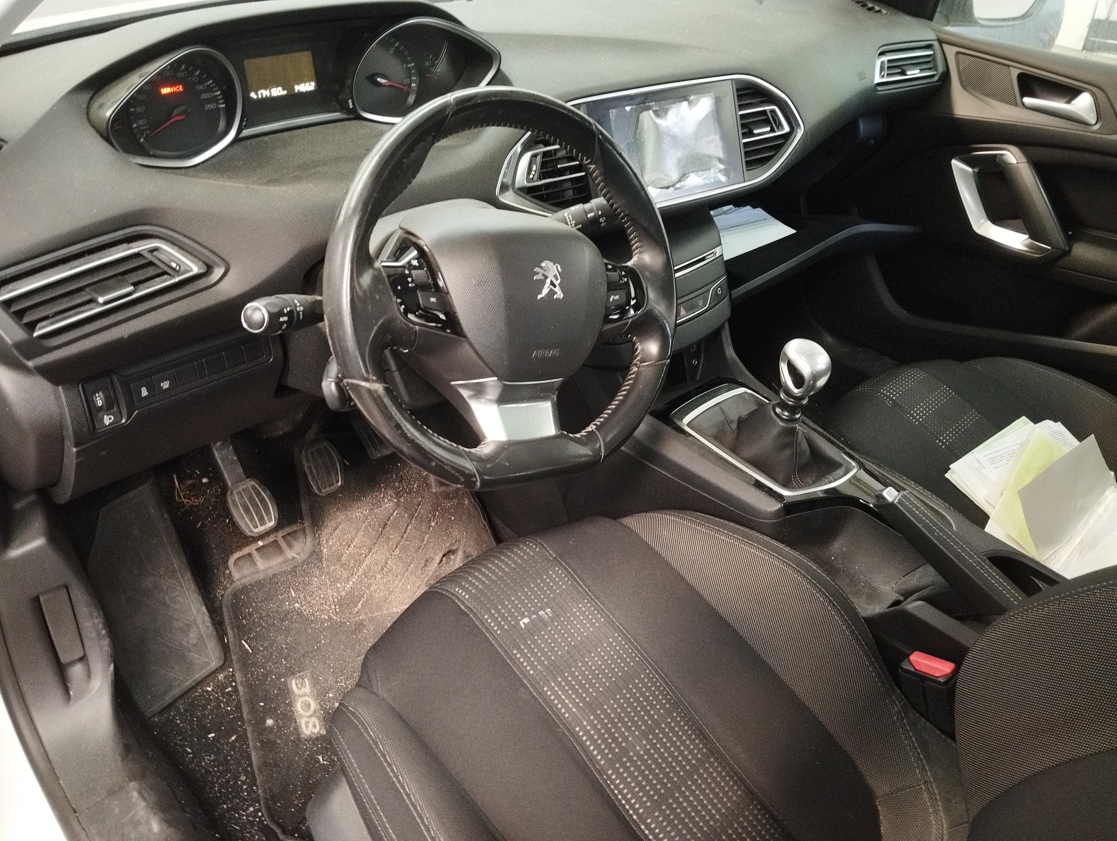 Peugeot 308 SW 1.6 BlueHDi · Ano 2015 — imagen 13