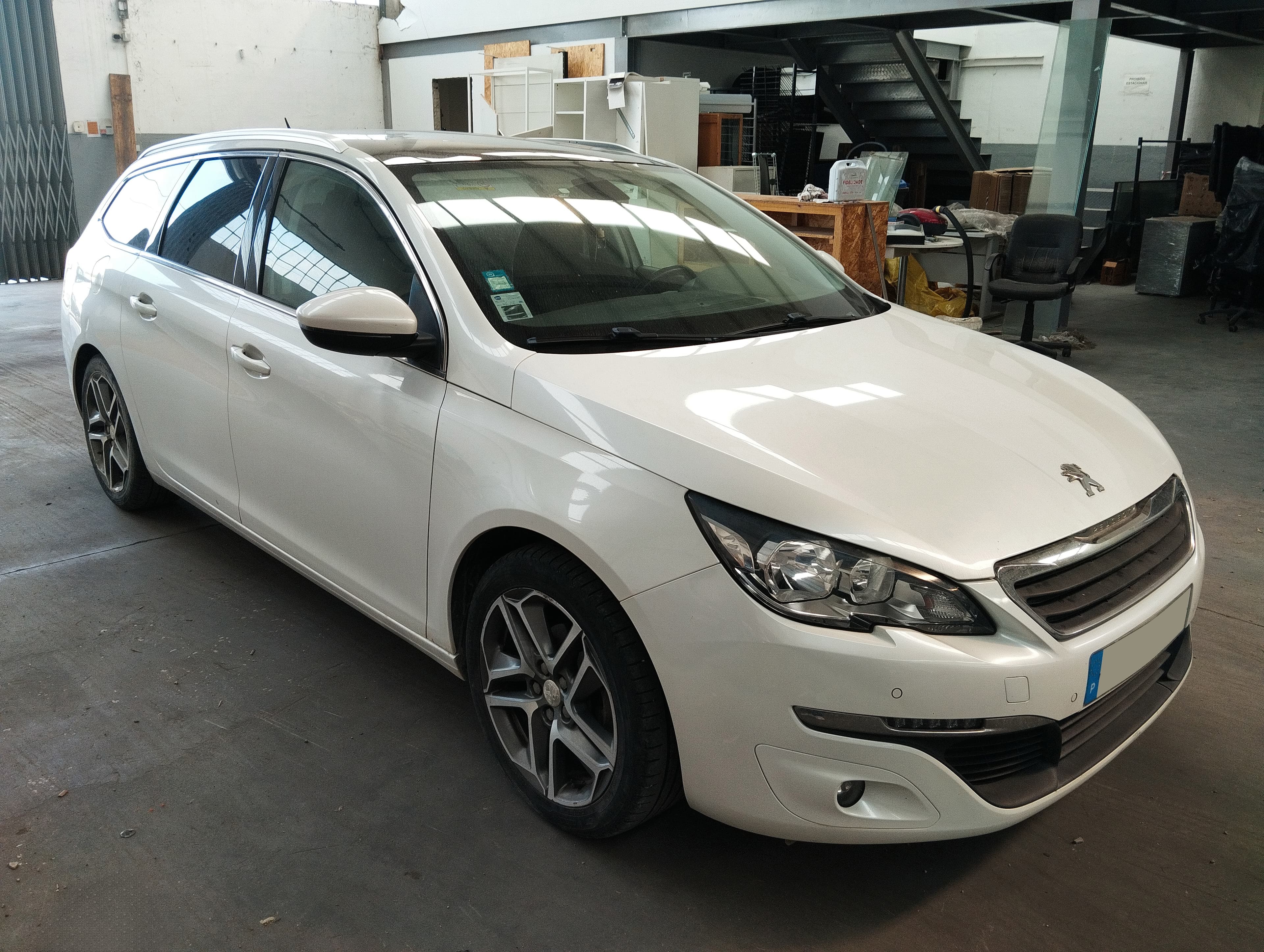 Peugeot 308 SW 1.6 BlueHDi · Ano 2015 — imagen 3