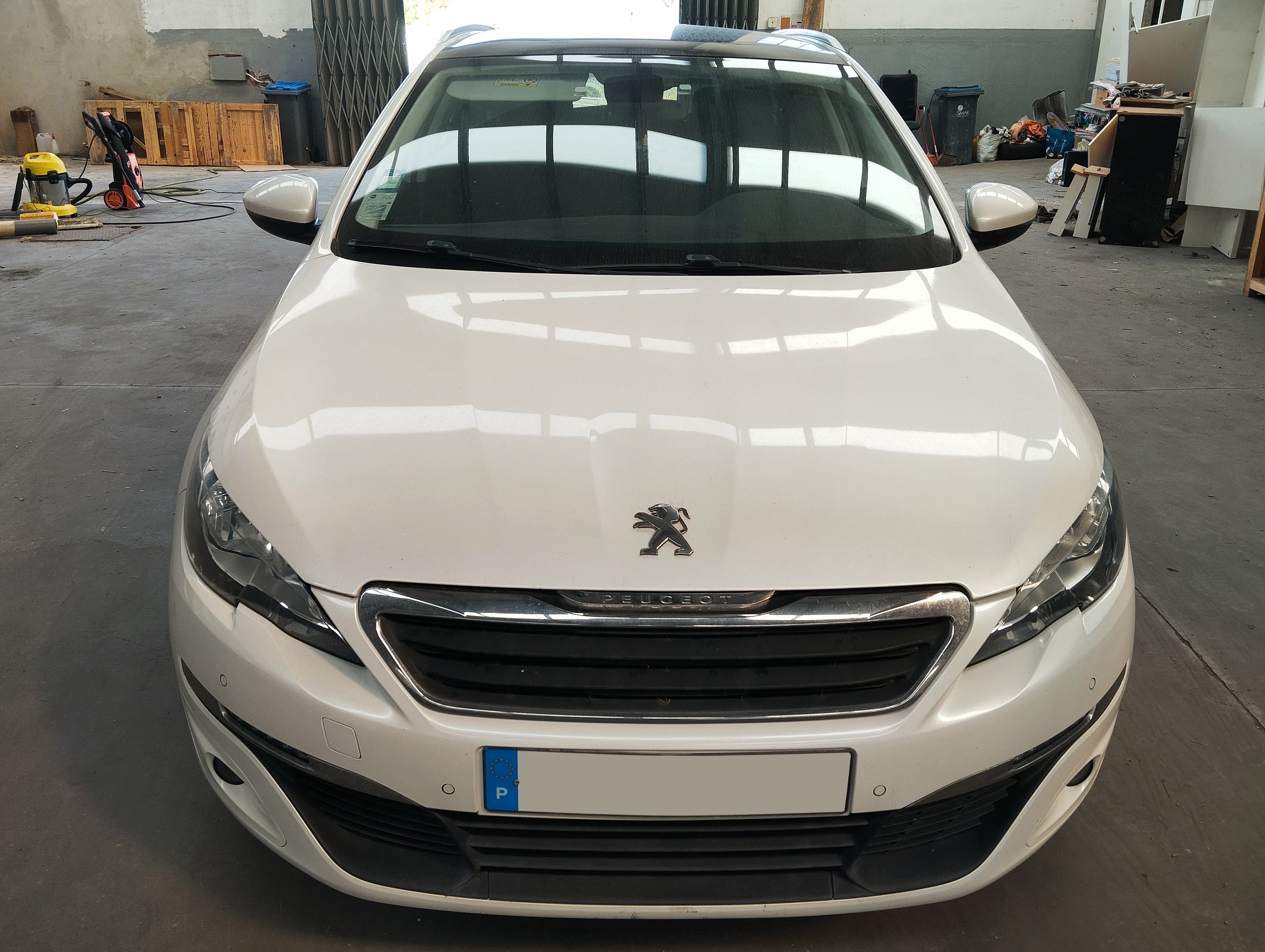 Peugeot 308 SW 1.6 BlueHDi · Ano 2015 — imagen 2