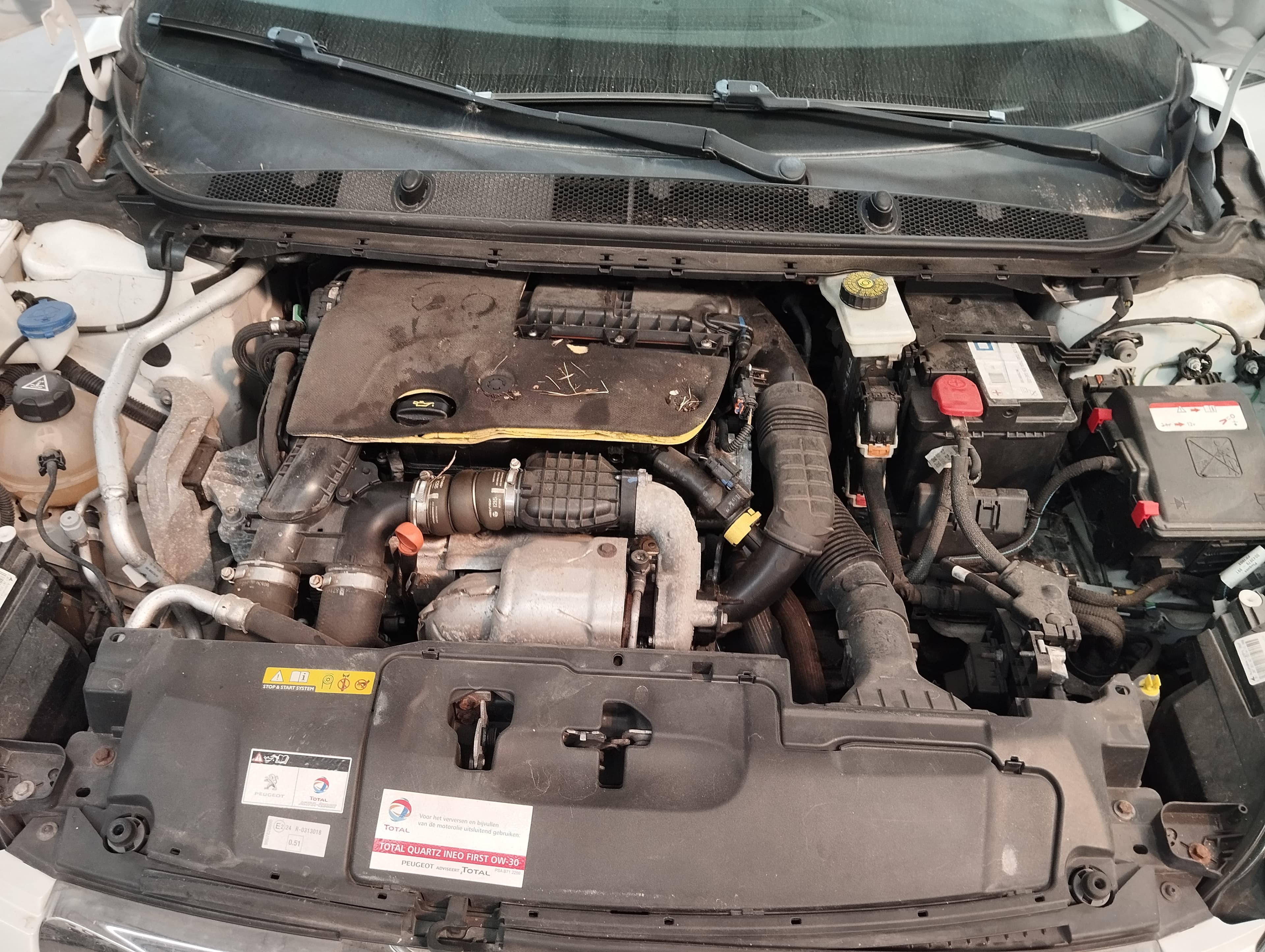 Peugeot 308 SW 1.6 BlueHDi · Ano 2015 — imagen 11