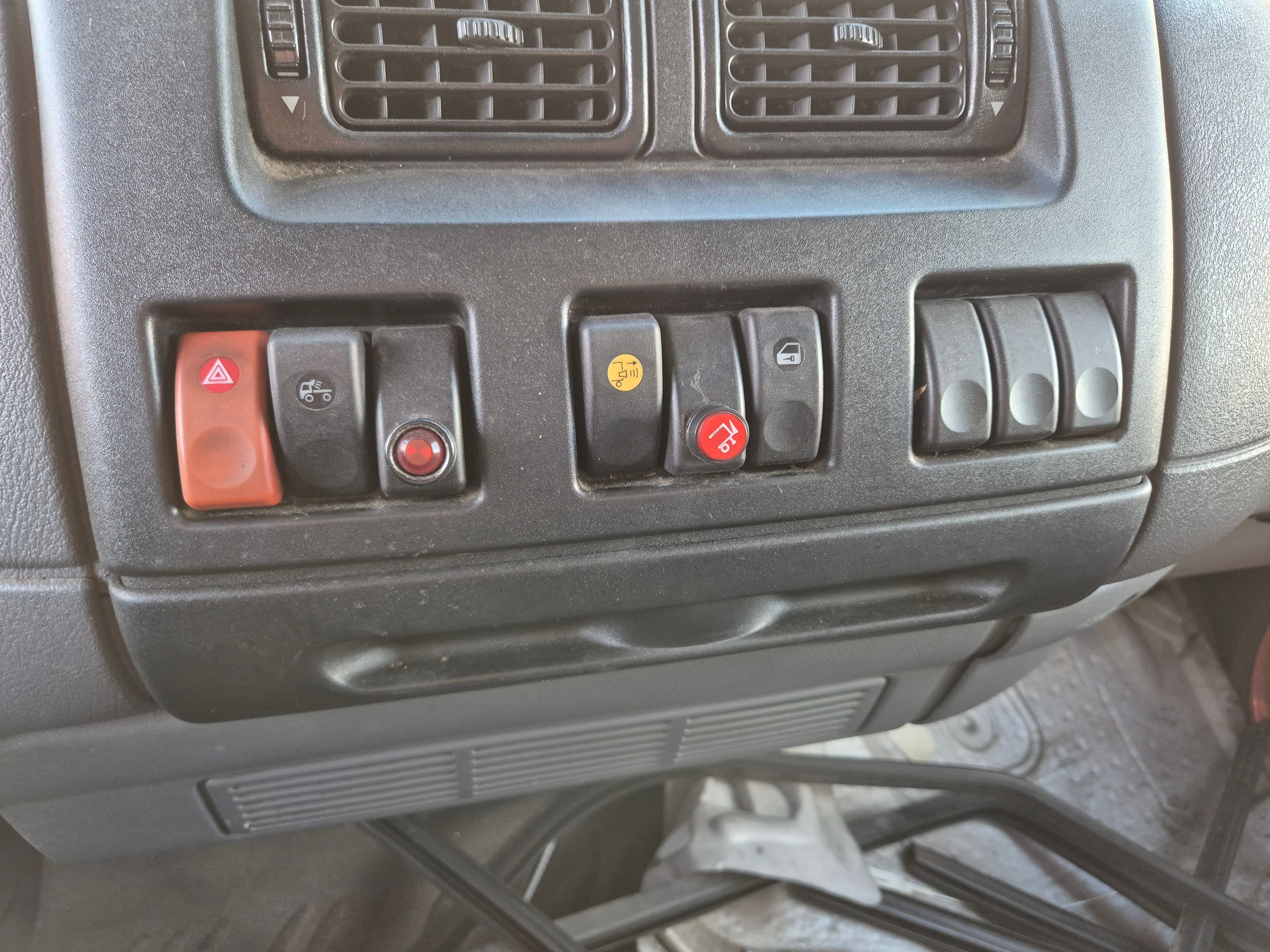 DAF 45.180 · Ano 2007 — imagem 28