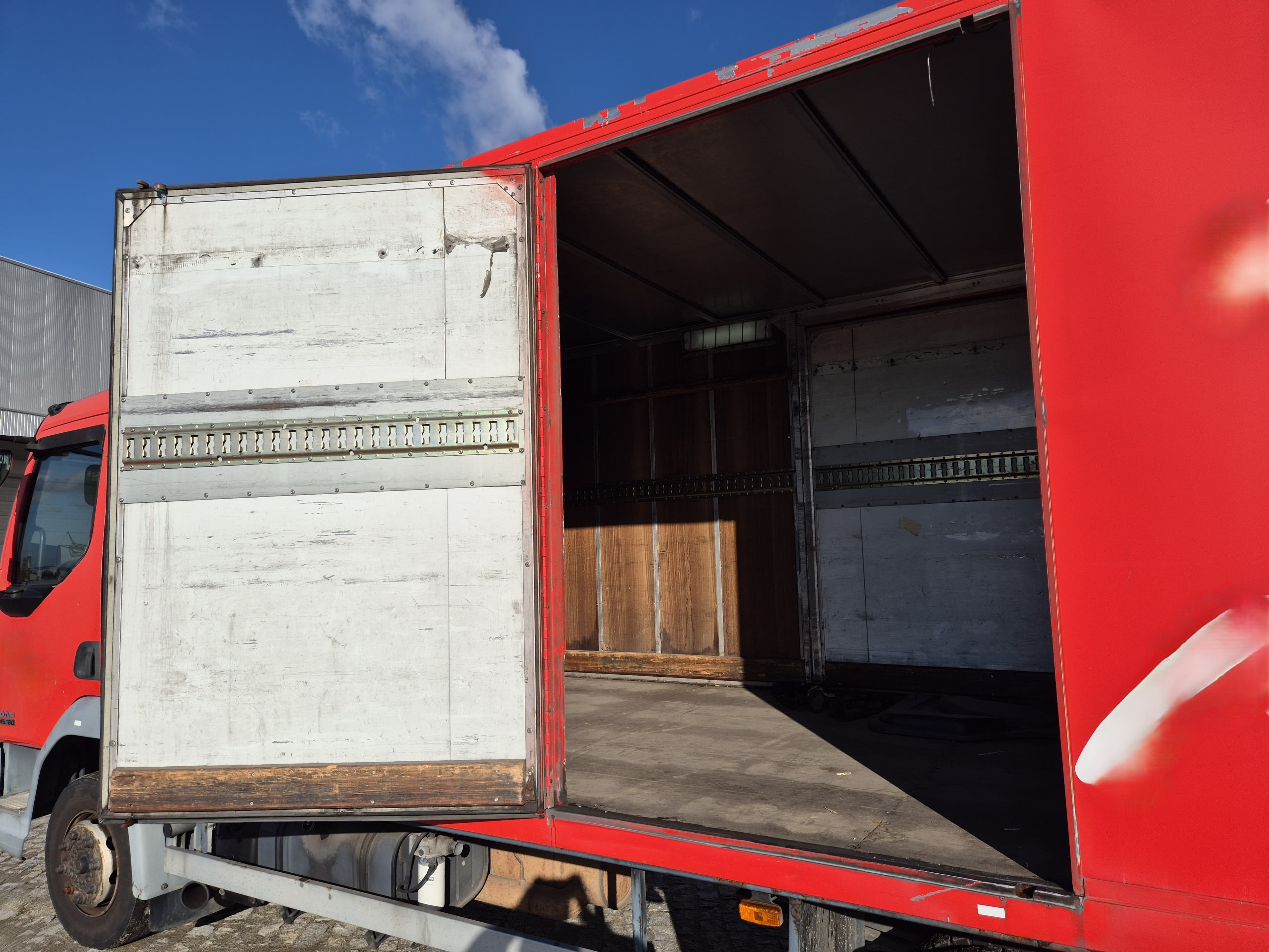 DAF 45.180 · Ano 2007 — imagem 7