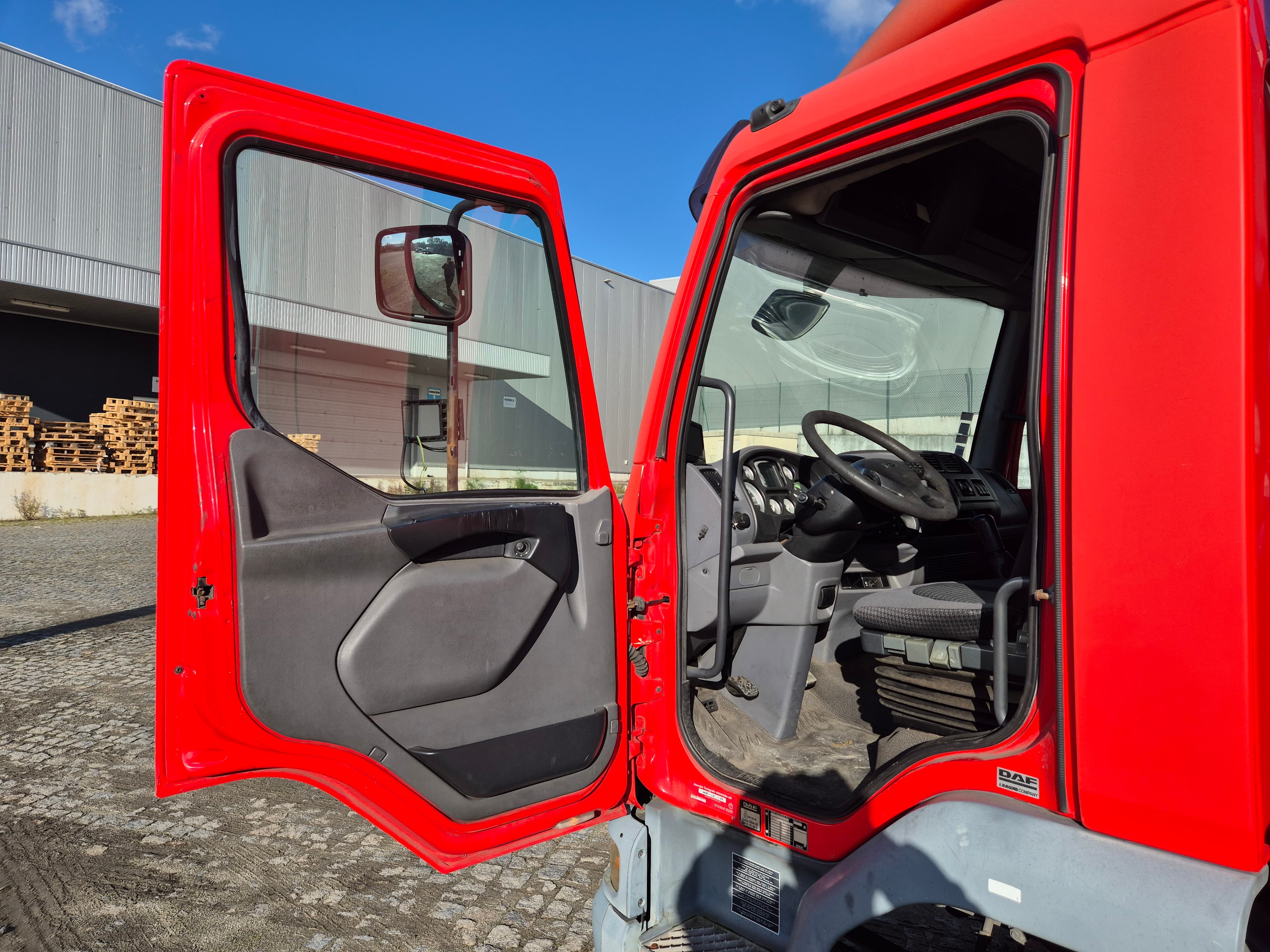 DAF 45.180 · Ano 2007 — imagem 21