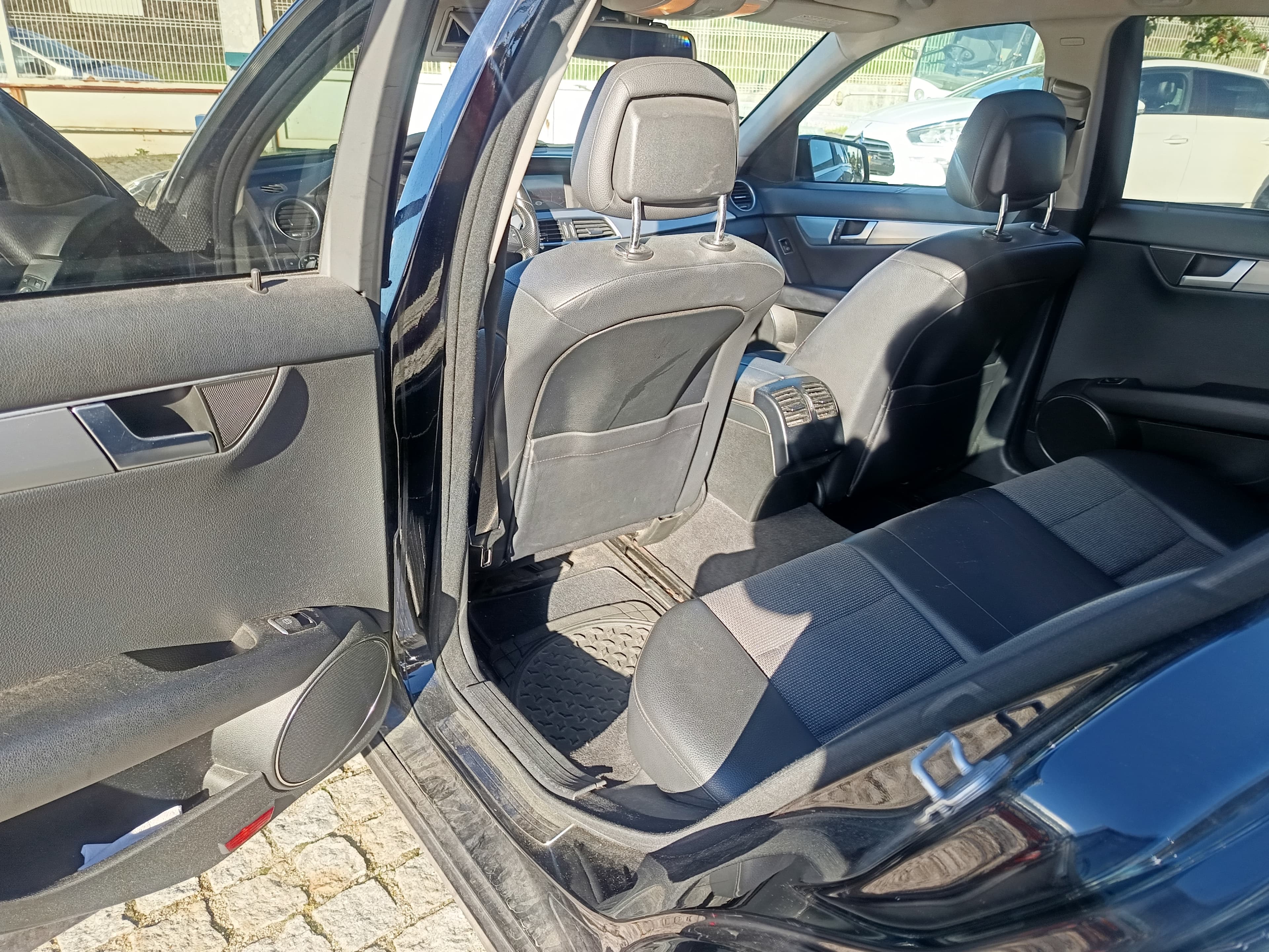 Mercedes-Benz C220 · Ano 2012 — imagem 28