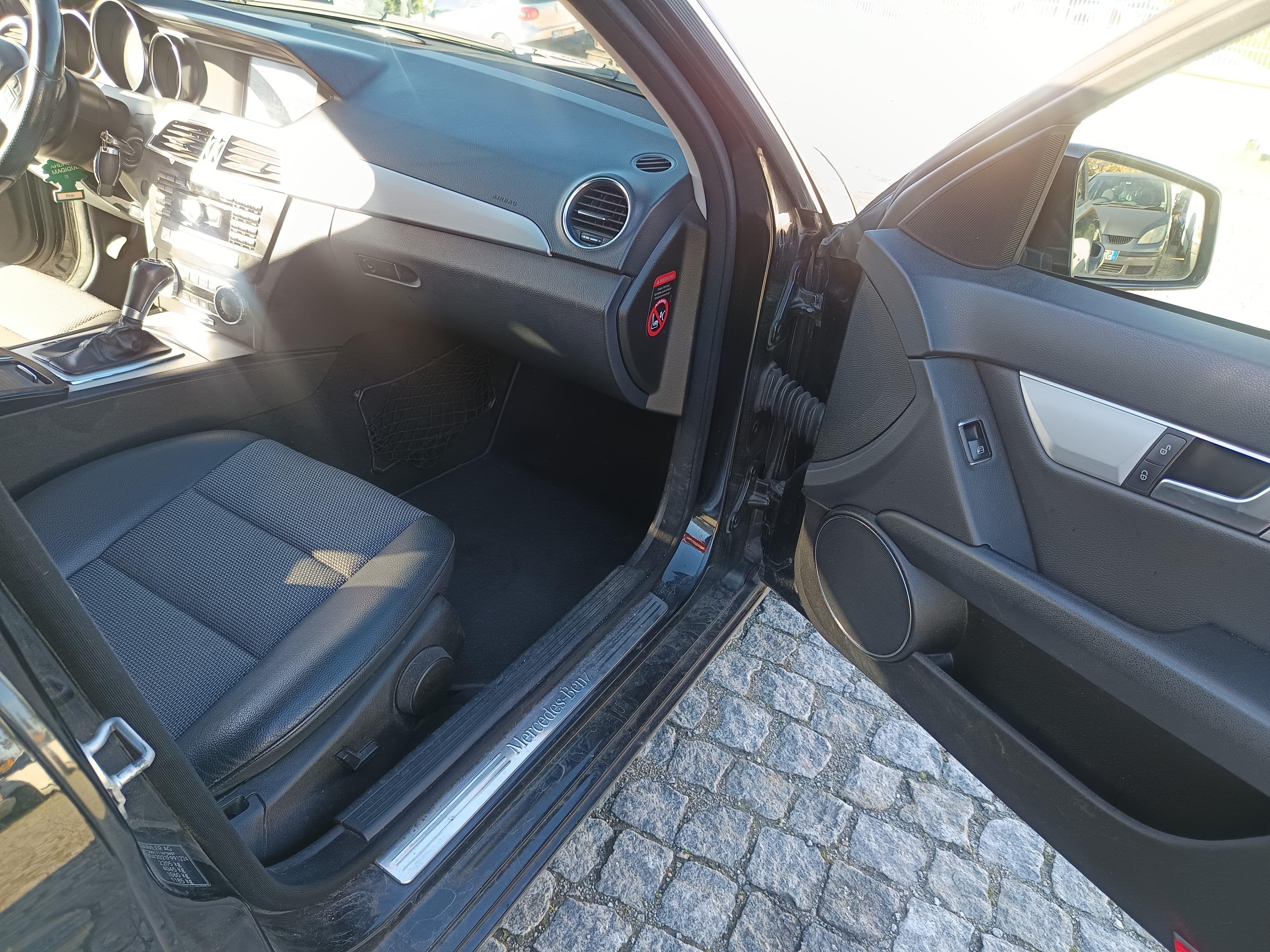 Mercedes-Benz C220 · Ano 2012 — imagem 24