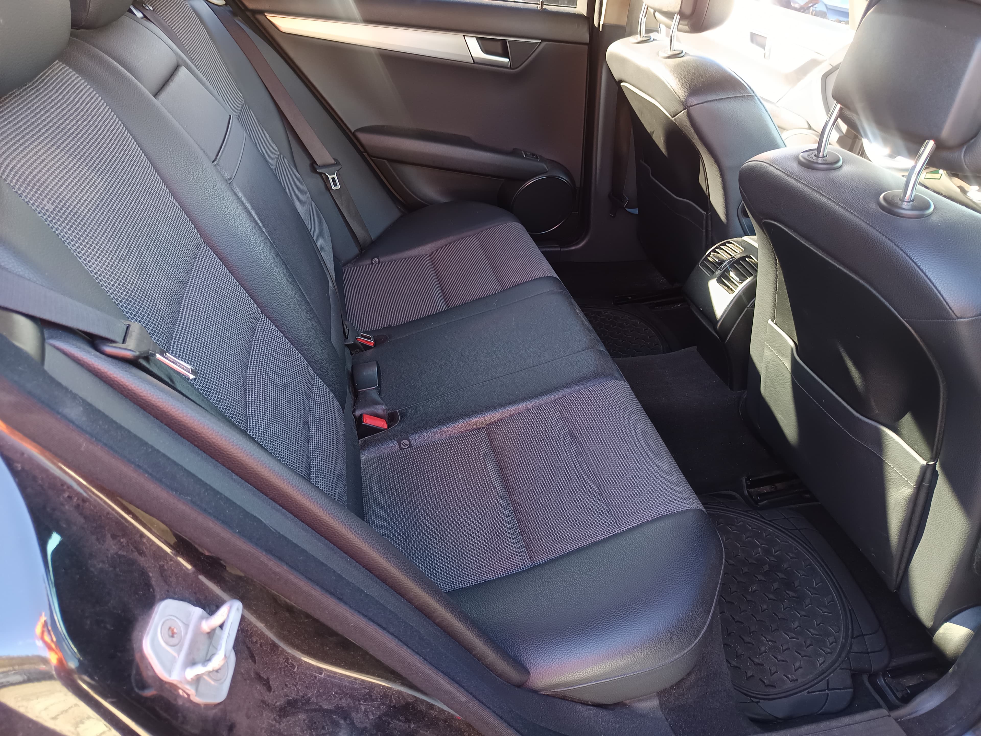 Mercedes-Benz C220 · Ano 2012 — imagem 23