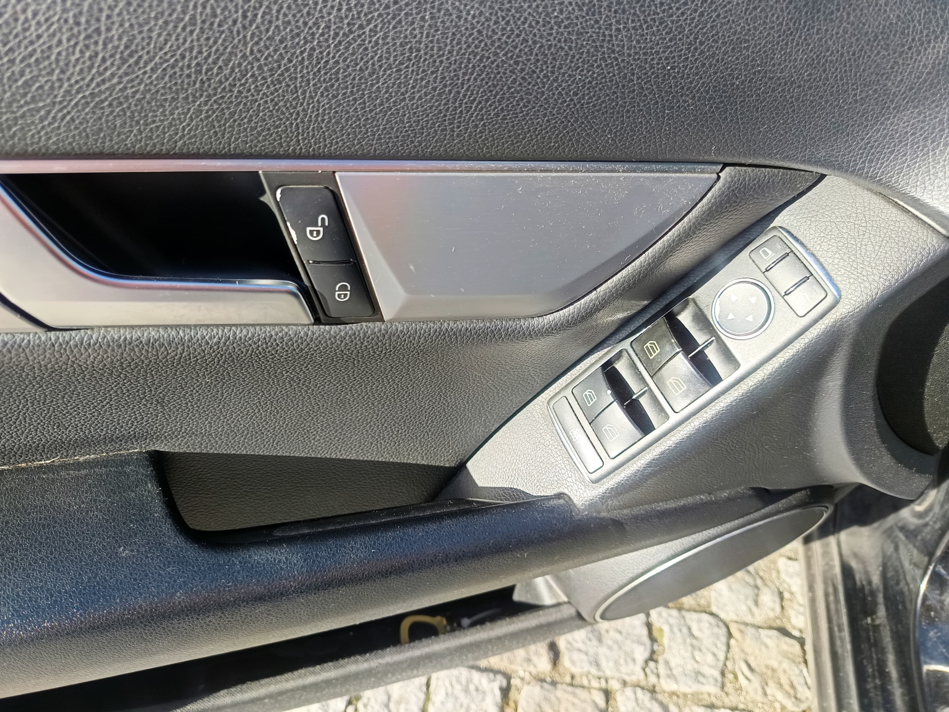 Mercedes-Benz C220 · Ano 2012 — imagem 36