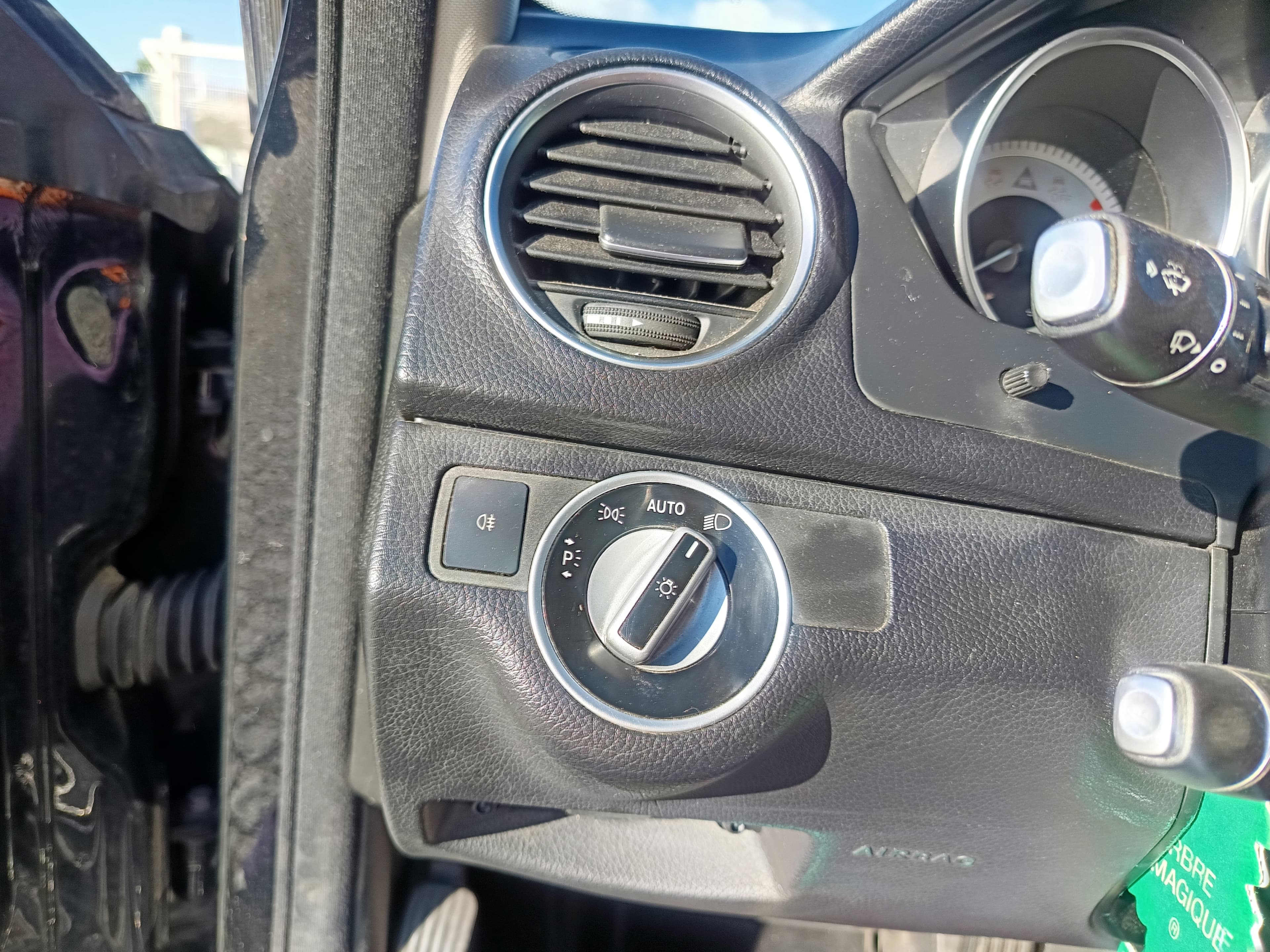 Mercedes-Benz C220 · Ano 2012 — imagem 44