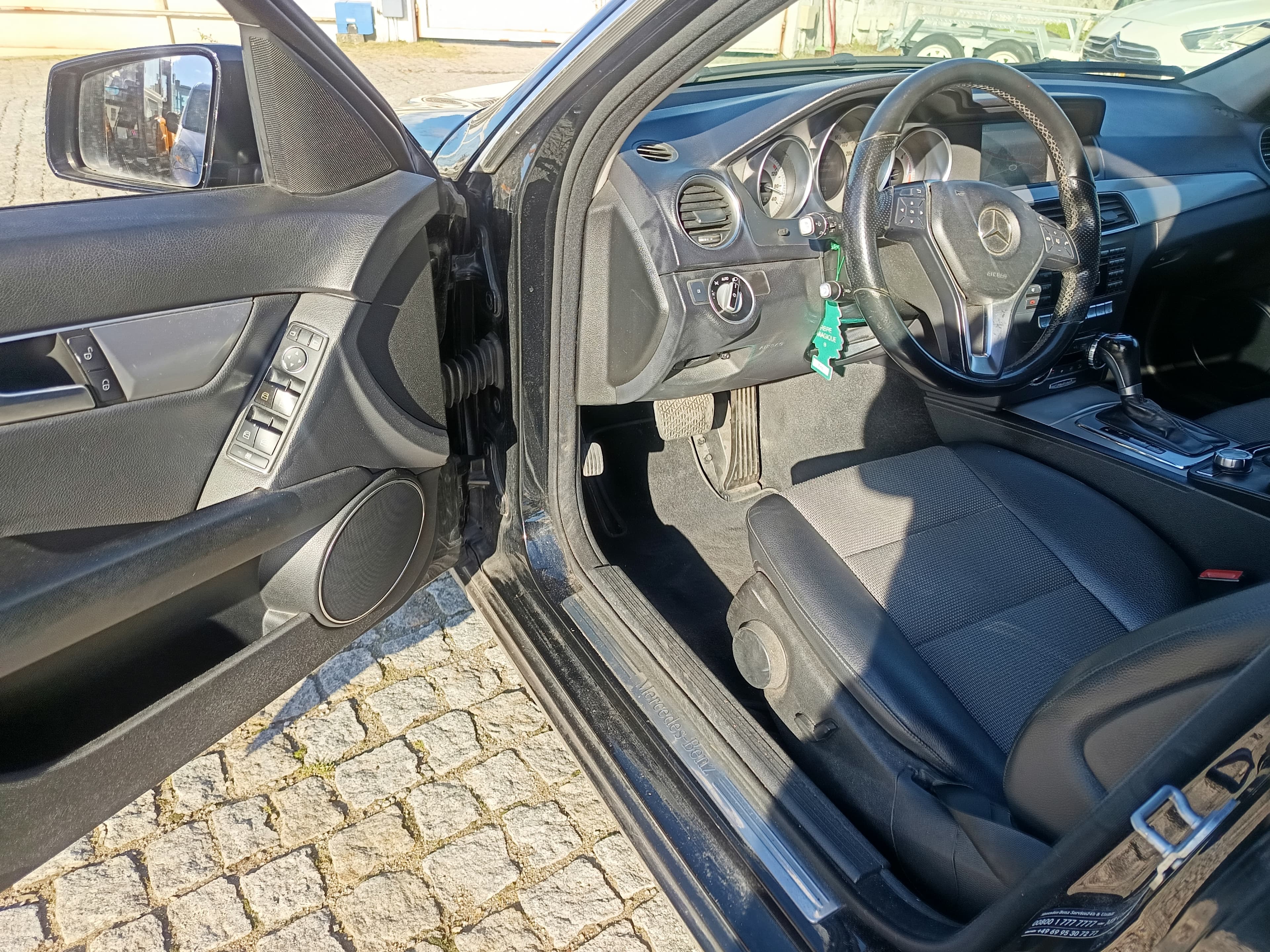 Mercedes-Benz C220 · Ano 2012 — imagem 31