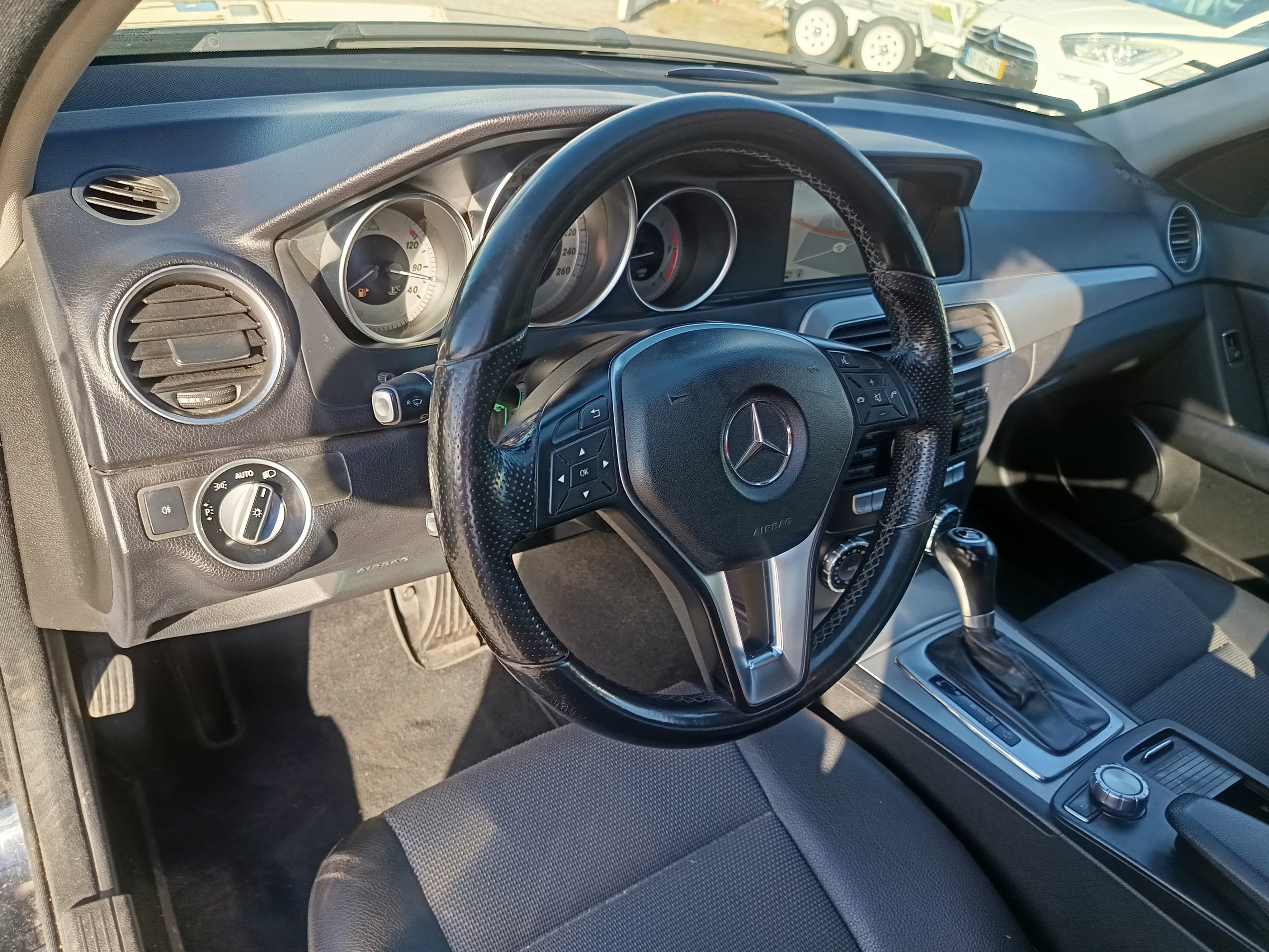 Mercedes-Benz C220 · Ano 2012 — imagem 35