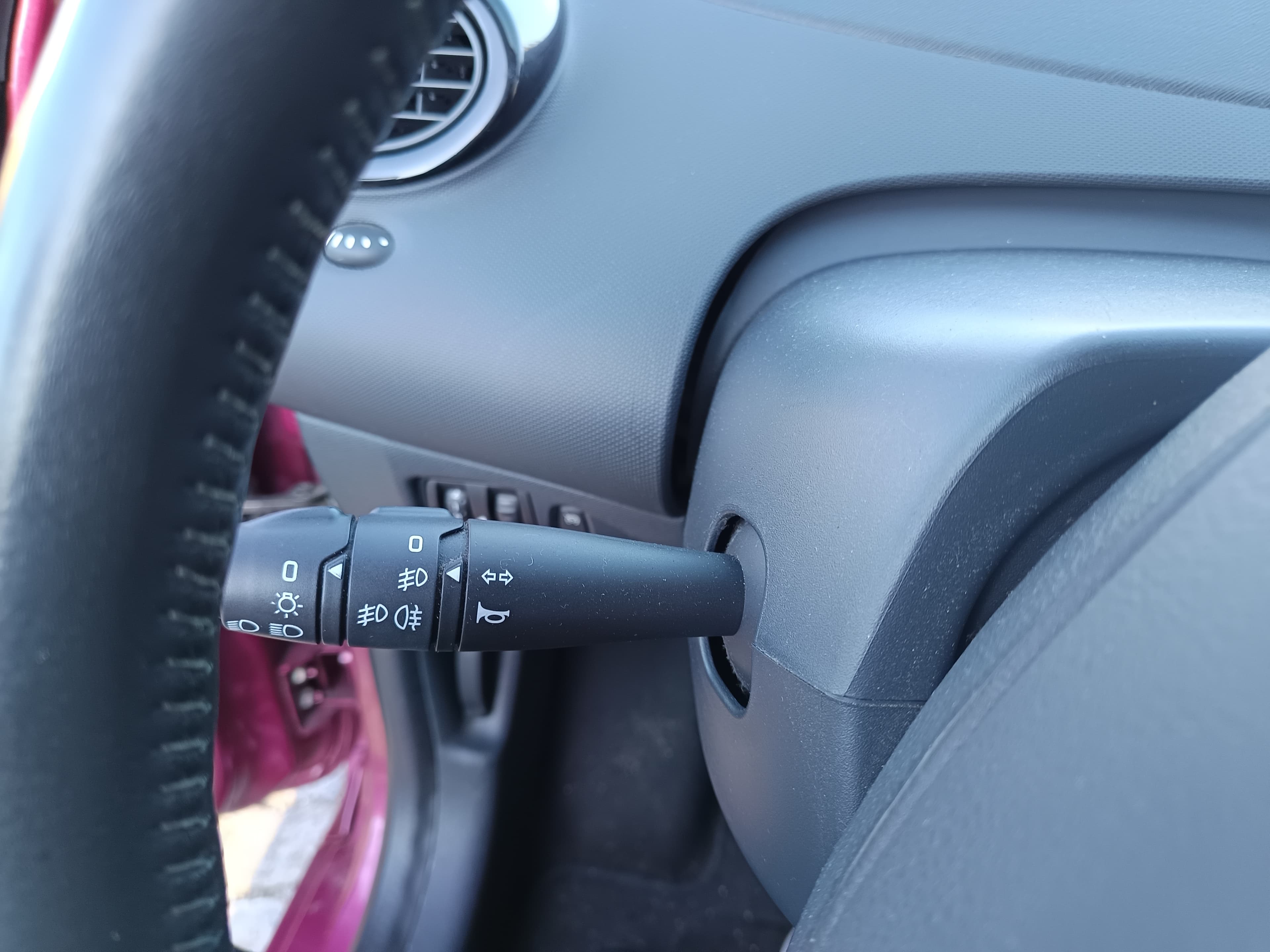 Renault Twingo 1.2 16V · Ano 2012 — imagen 27