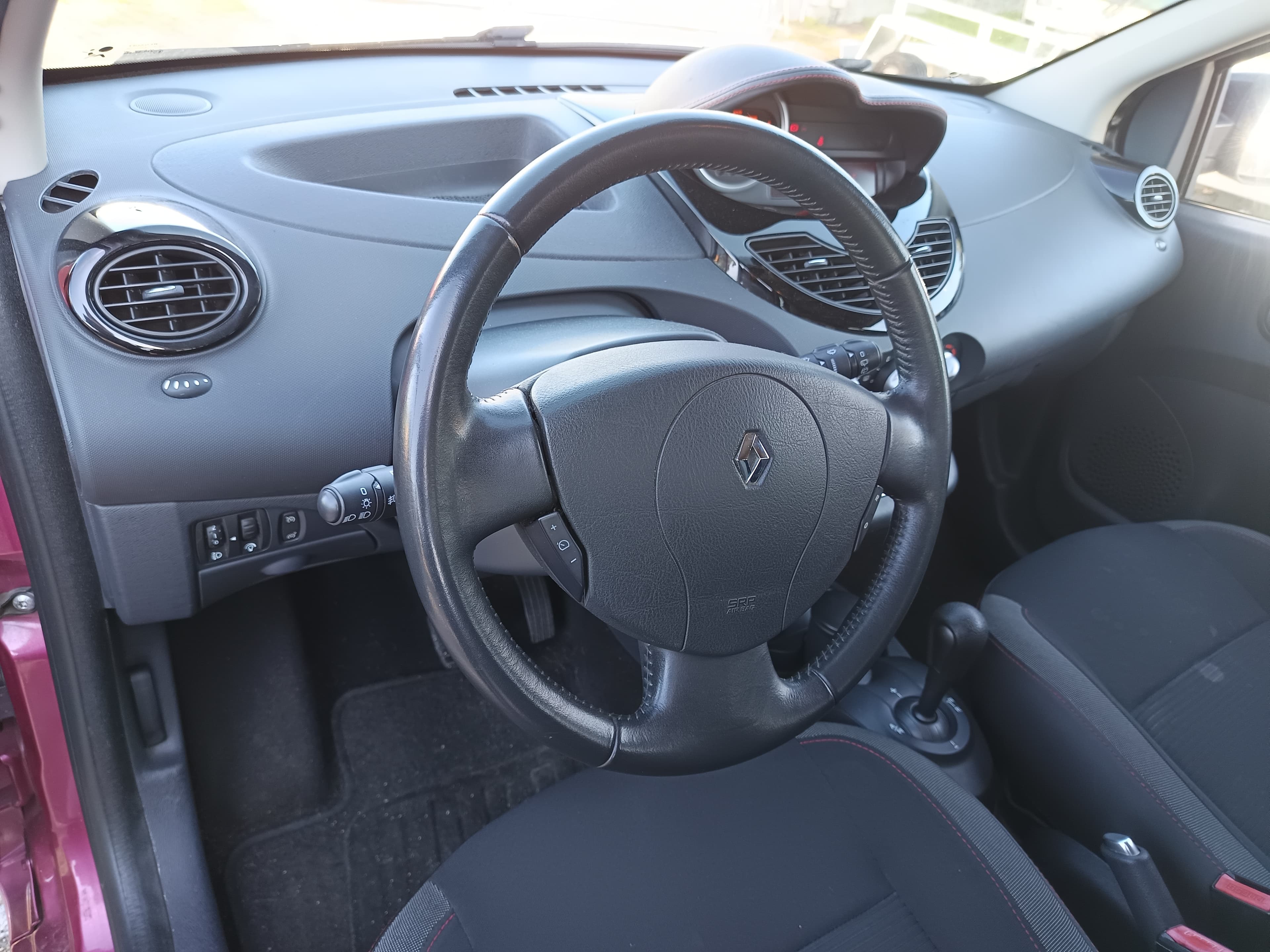 Renault Twingo 1.2 16V · Ano 2012 — imagen 20