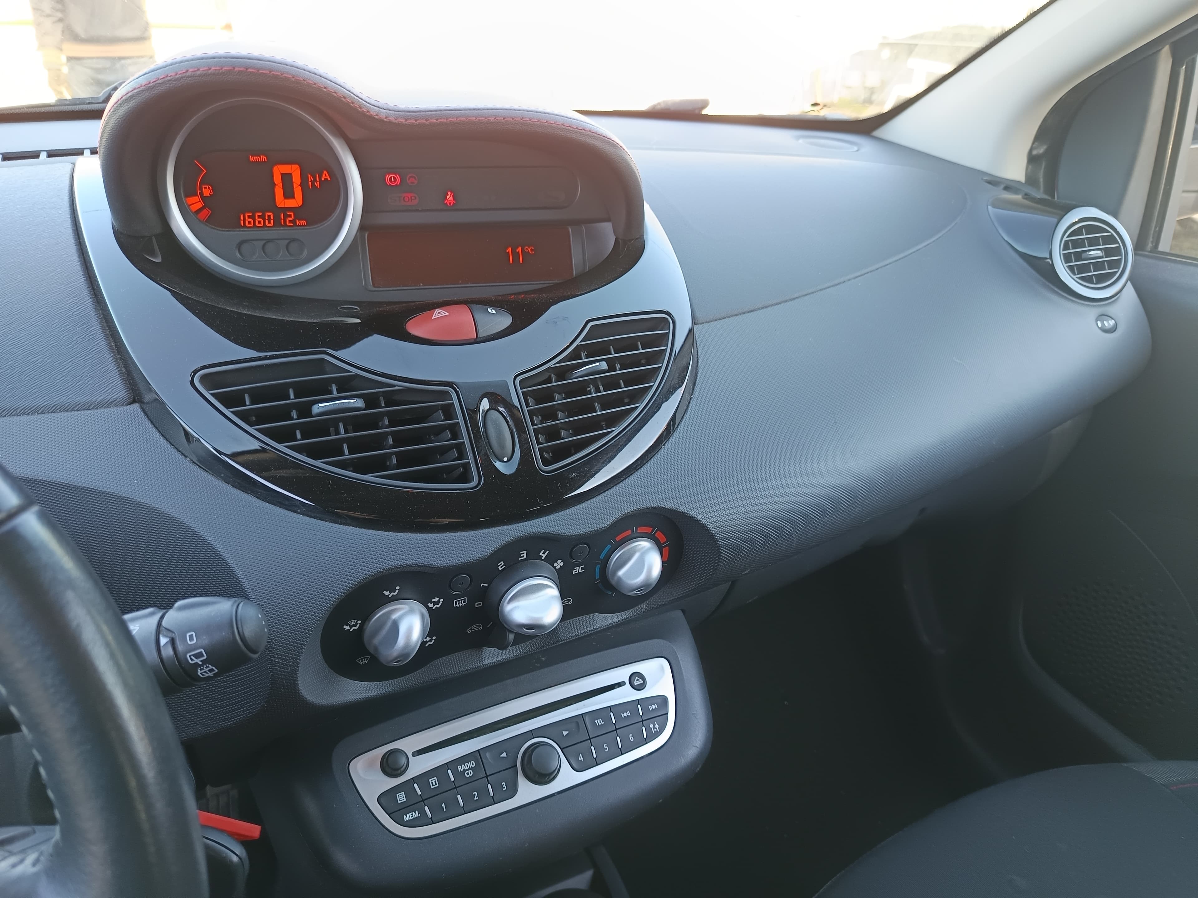 Renault Twingo 1.2 16V · Ano 2012 — imagen 21