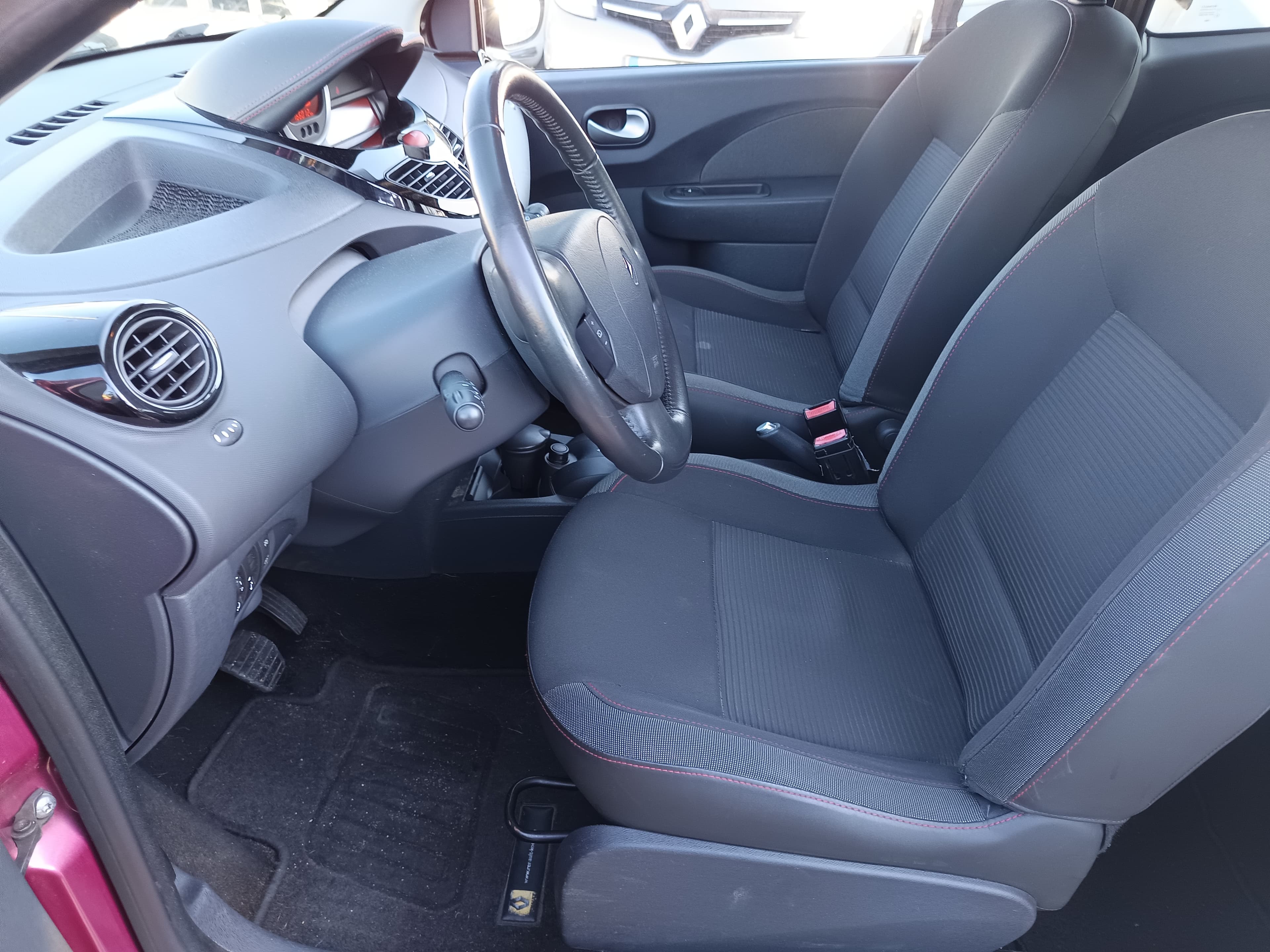 Renault Twingo 1.2 16V · Ano 2012 — imagen 18