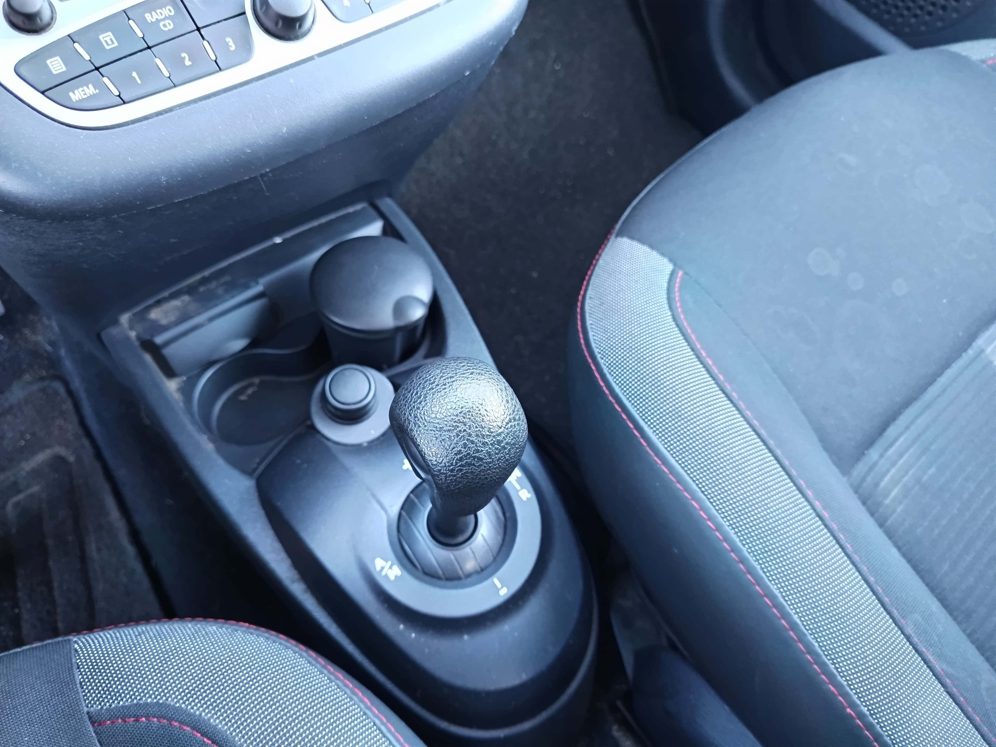 Renault Twingo 1.2 16V · Ano 2012 — imagen 24