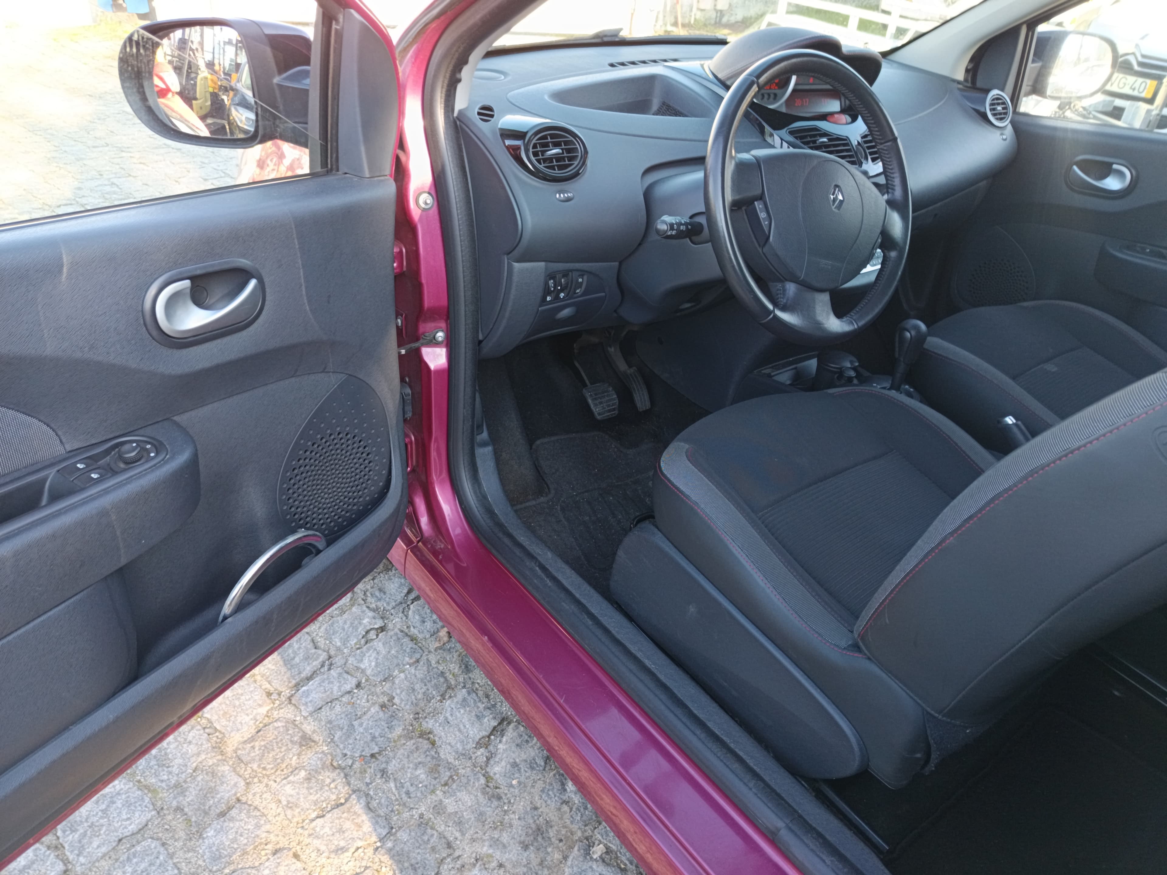 Renault Twingo 1.2 16V · Ano 2012 — imagen 16