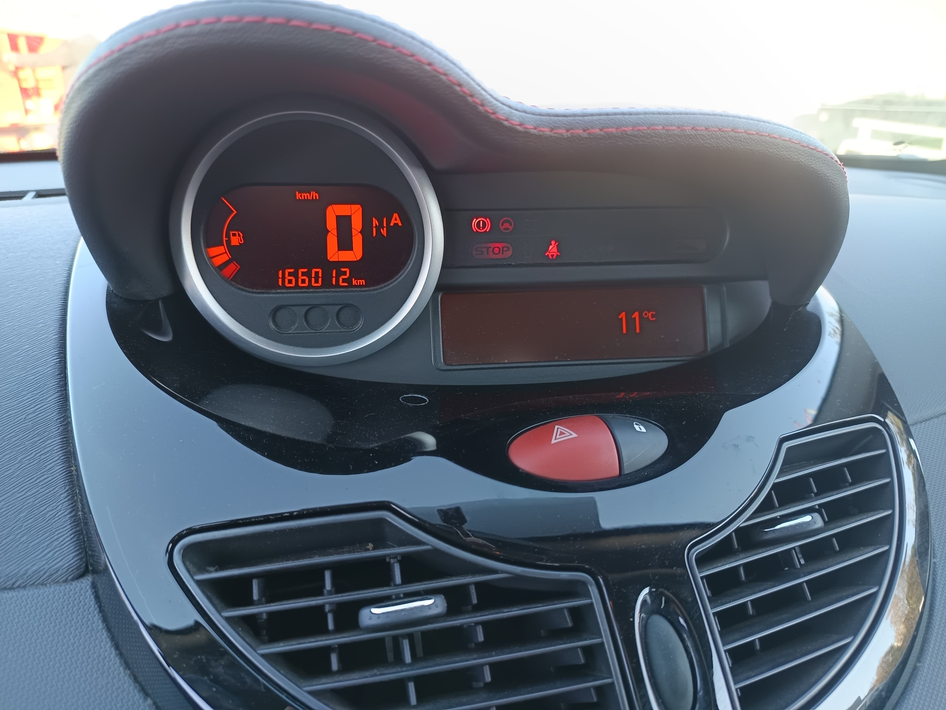 Renault Twingo 1.2 16V · Ano 2012 — imagen 22