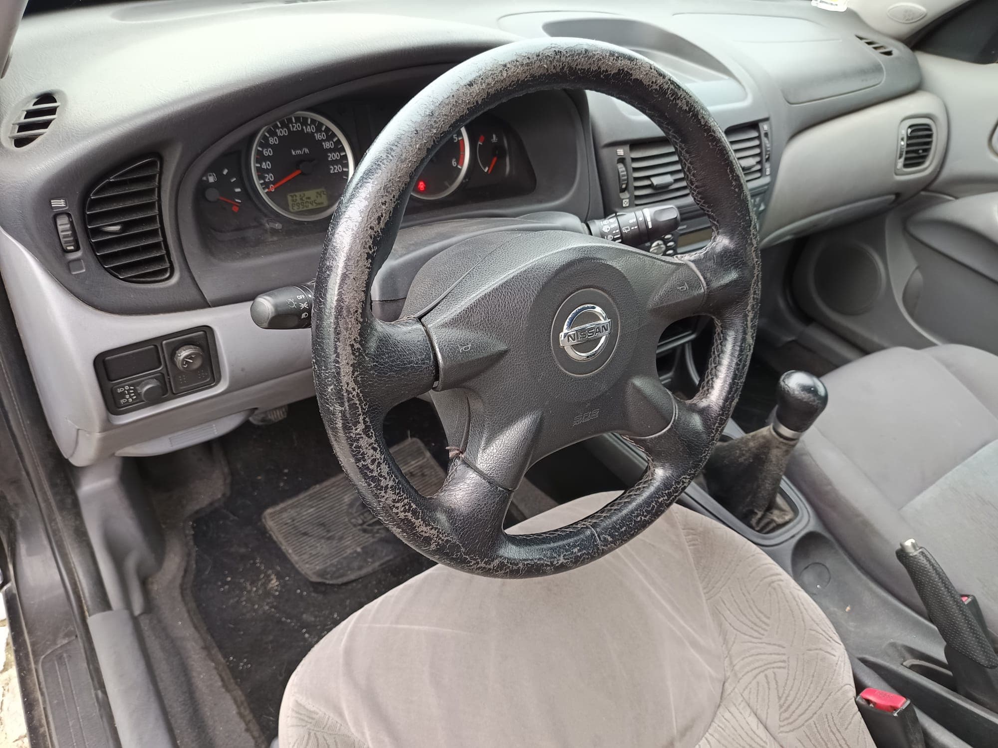 Nissan Almera II Hatchback 1.5 DCi · Año 2003 — imagen 29