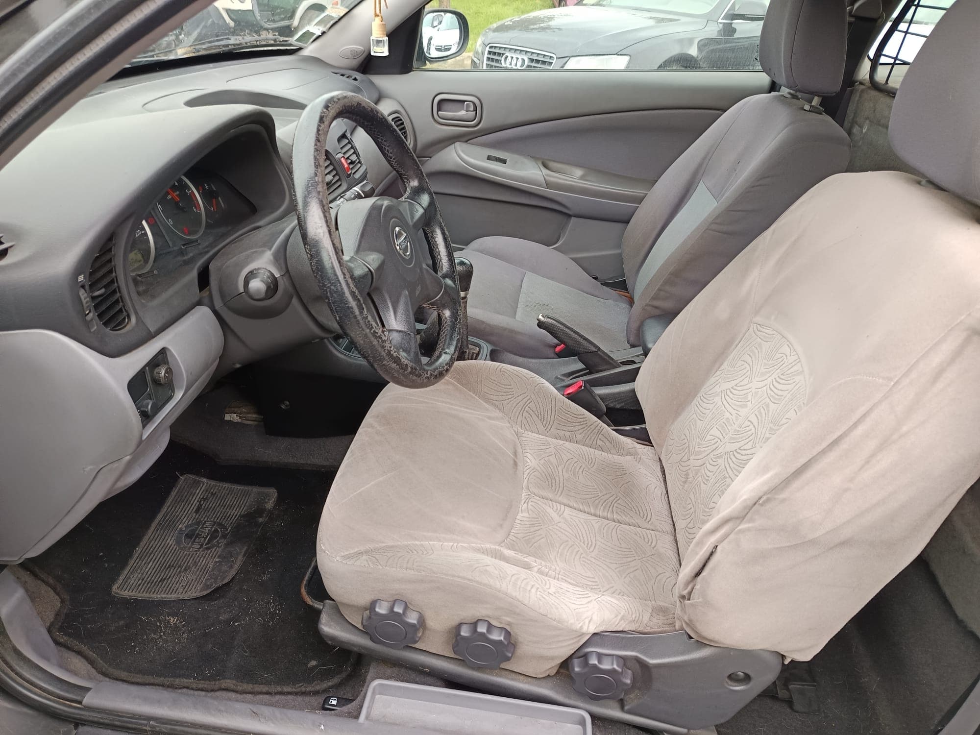 Nissan Almera II Hatchback 1.5 DCi · Año 2003 — imagen 31
