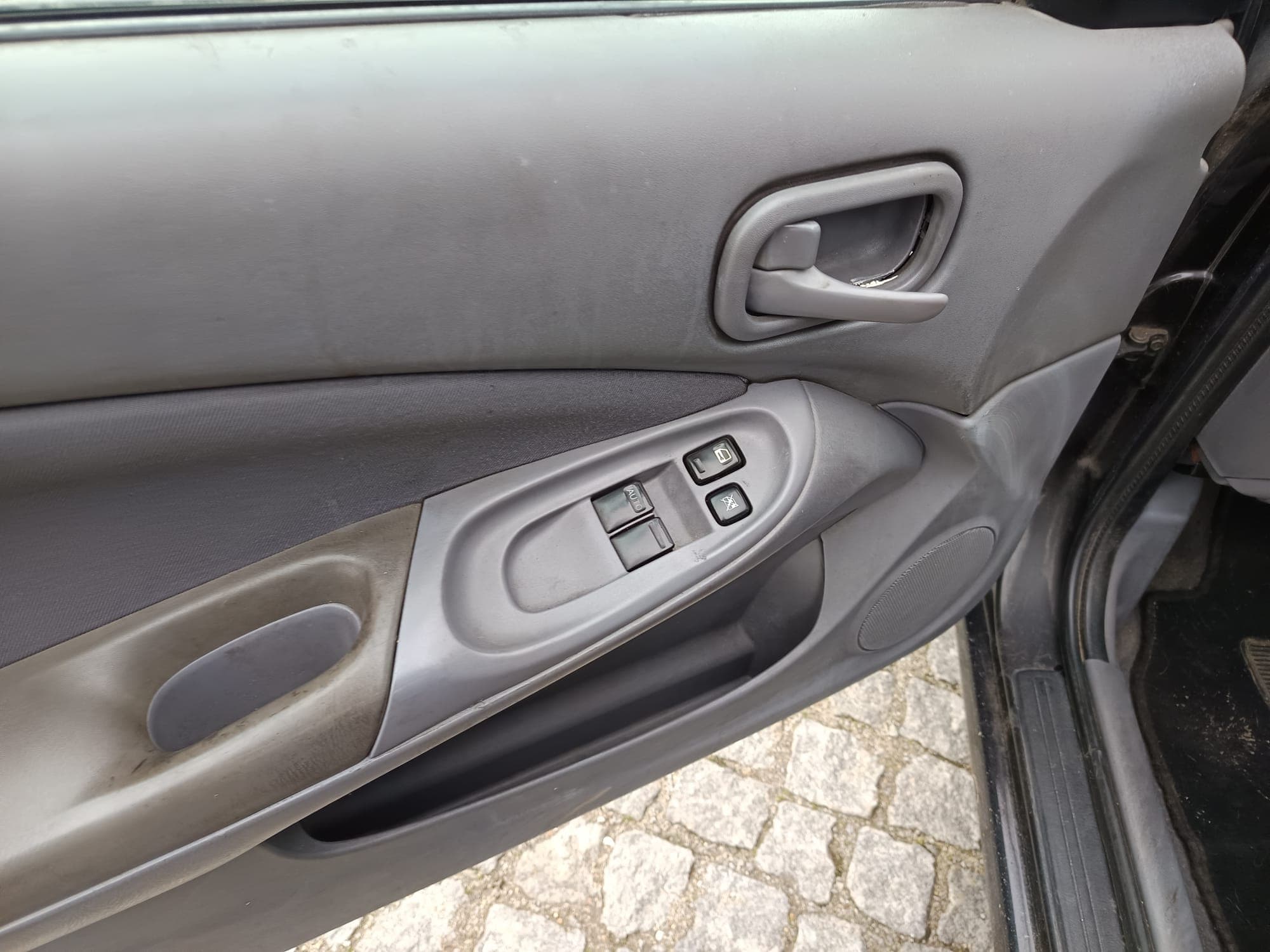 Nissan Almera II Hatchback 1.5 DCi · Año 2003 — imagen 32