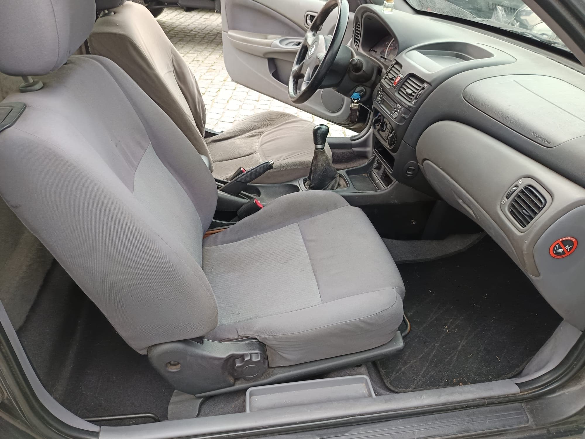 Nissan Almera II Hatchback 1.5 DCi · Año 2003 — imagen 35