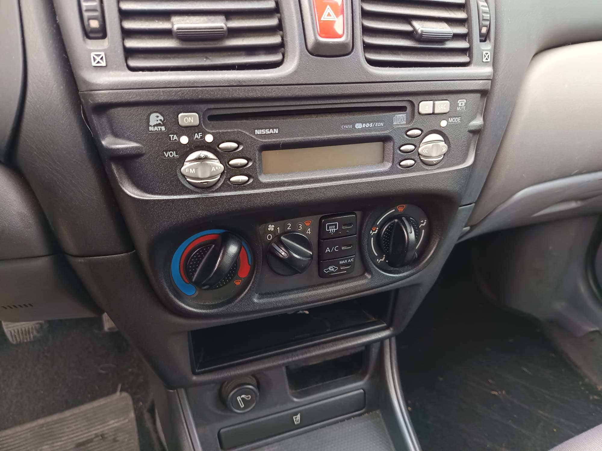Nissan Almera II Hatchback 1.5 DCi · Año 2003 — imagen 27