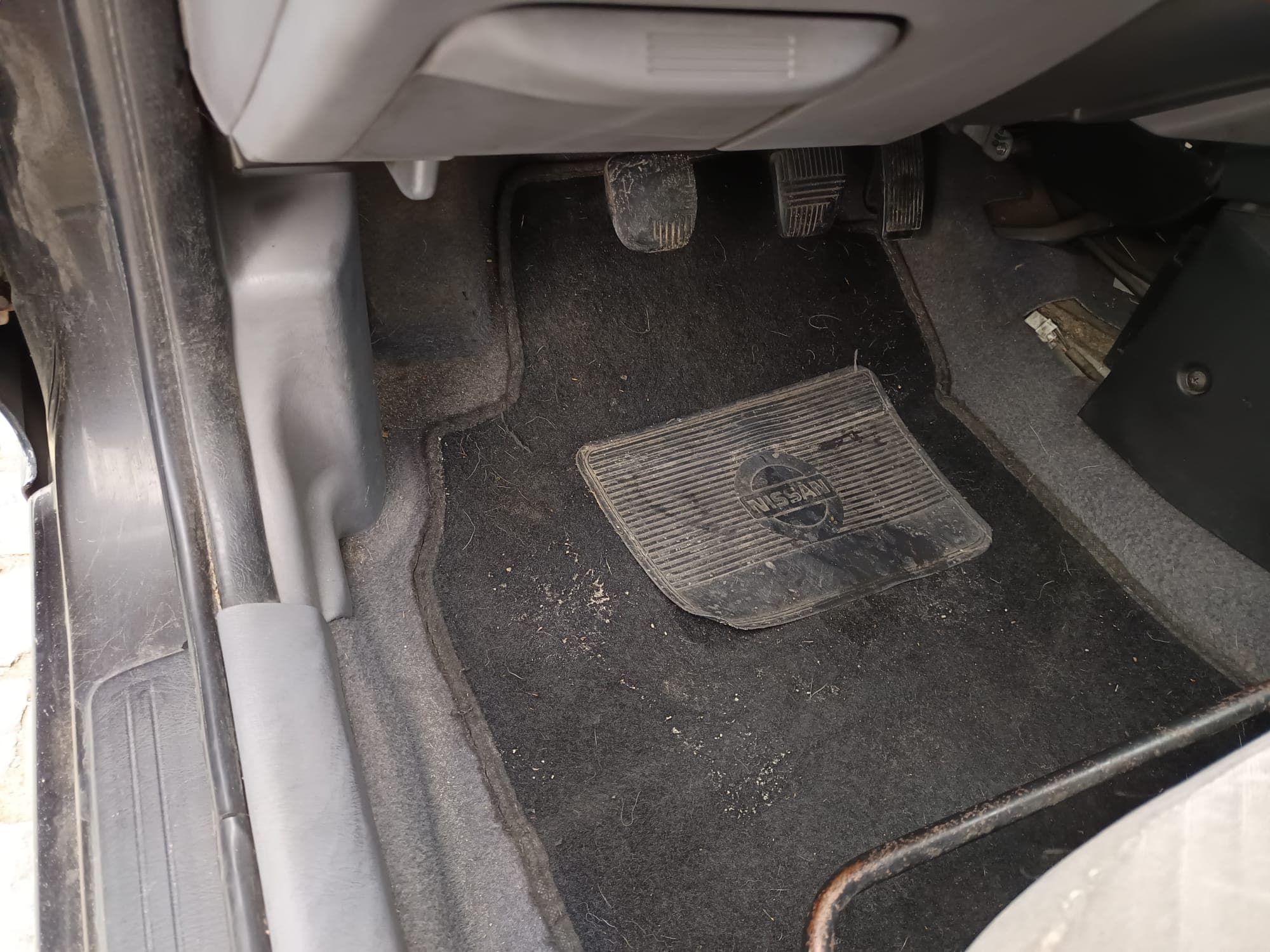 Nissan Almera II Hatchback 1.5 DCi · Año 2003 — imagen 30