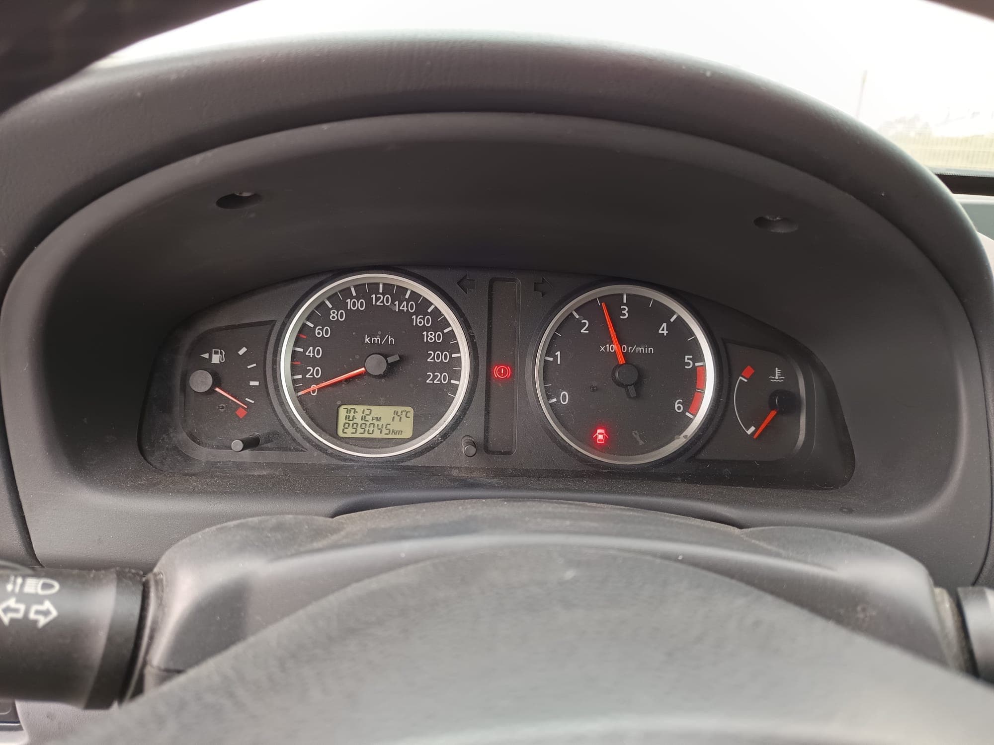 Nissan Almera II Hatchback 1.5 DCi · Año 2003 — imagen 25
