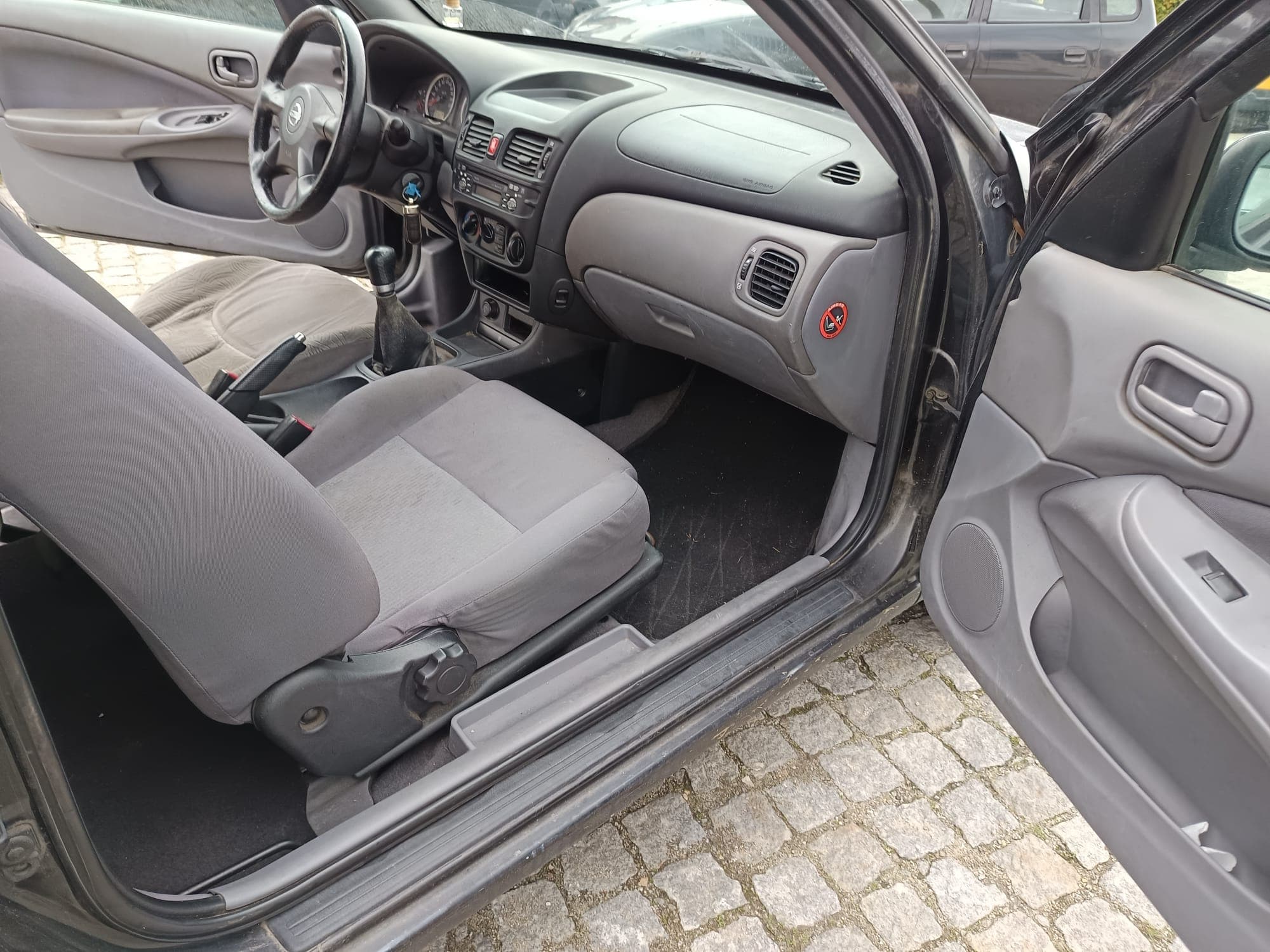 Nissan Almera II Hatchback 1.5 DCi · Año 2003 — imagen 37