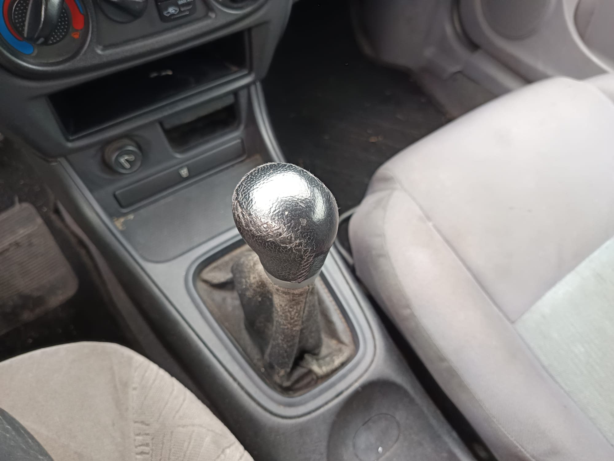 Nissan Almera II Hatchback 1.5 DCi · Año 2003 — imagen 26
