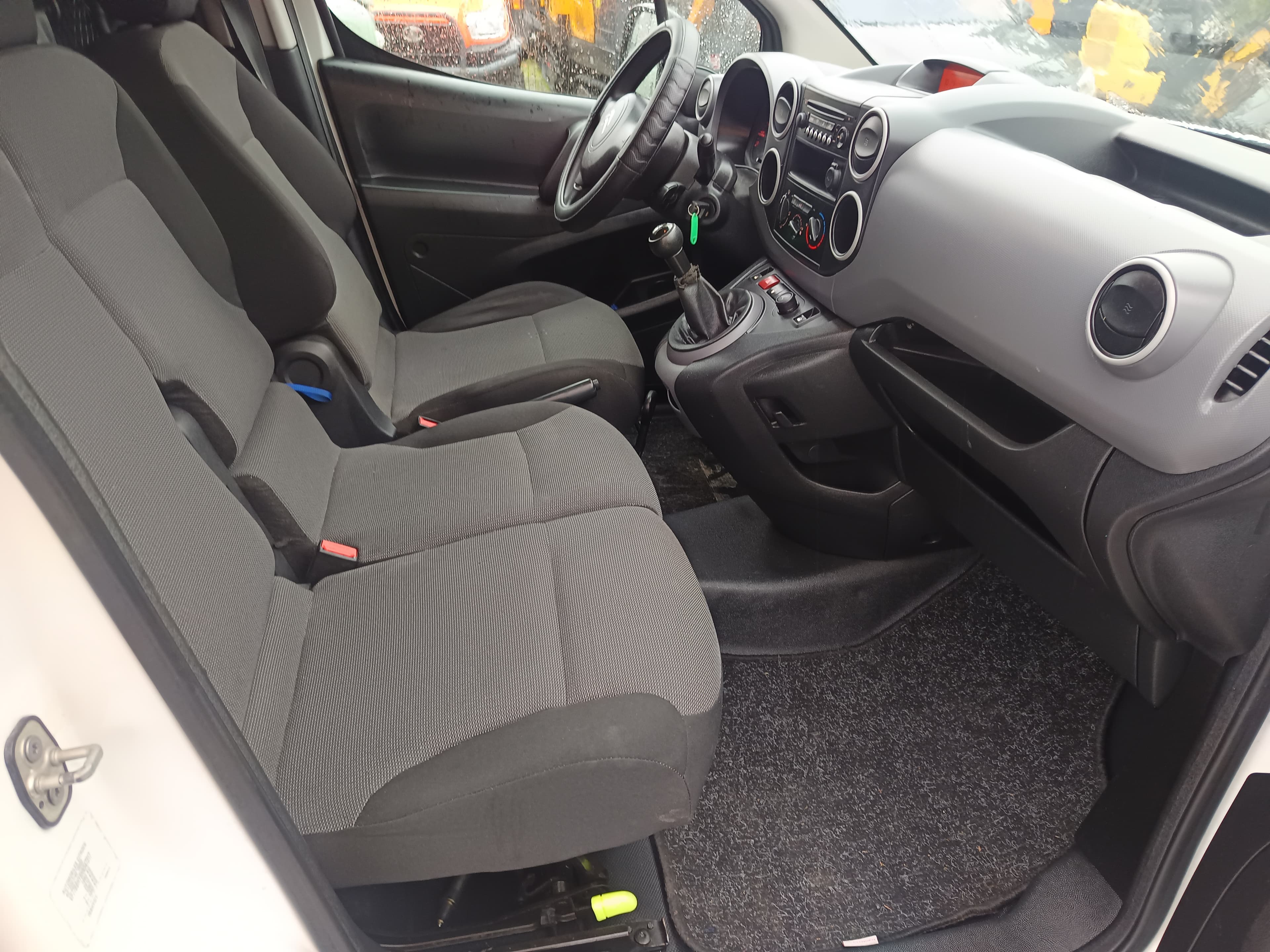 Citroën Berlingo · Ano 2018 — imagem 21