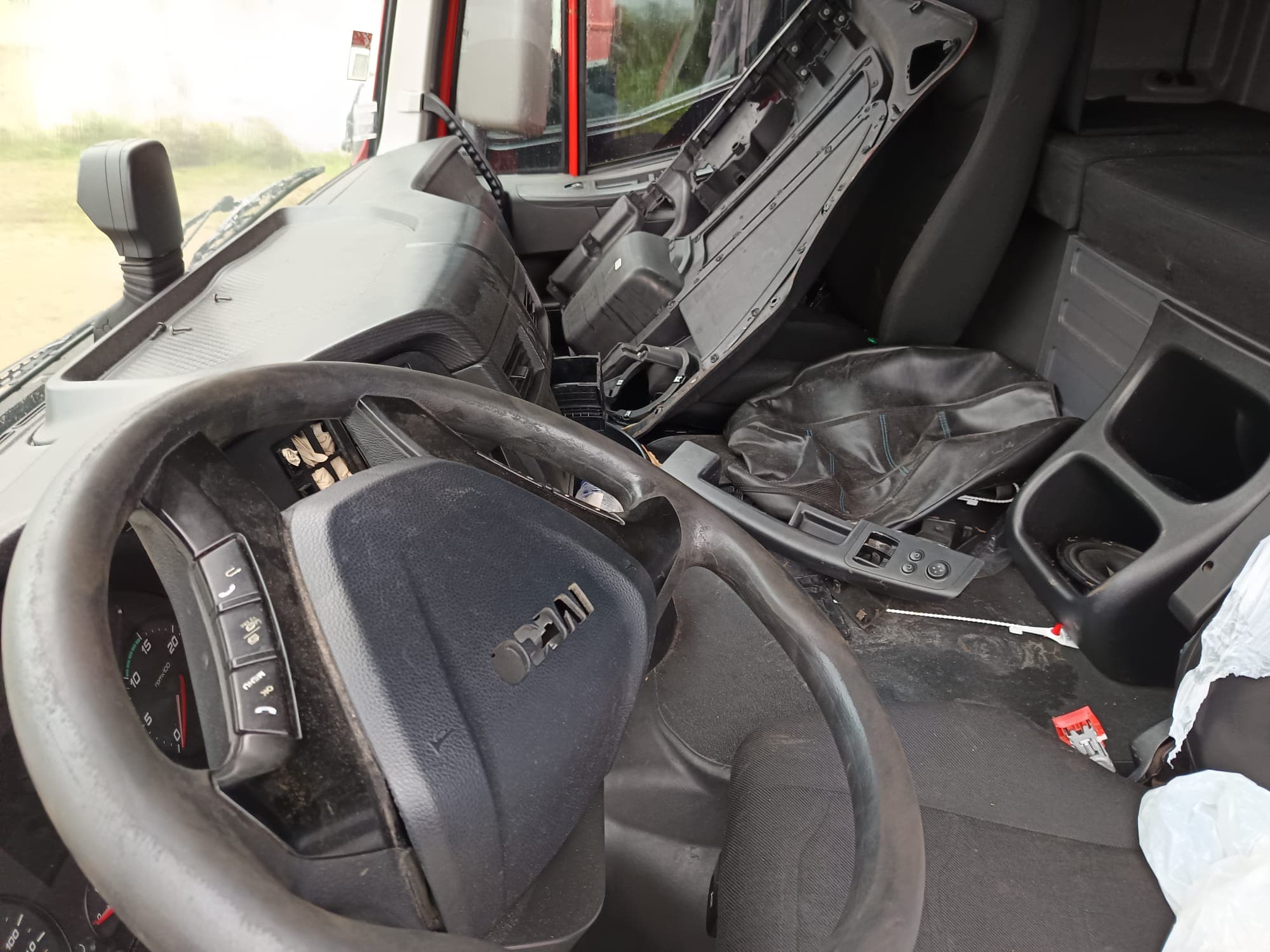Iveco Stralis 460 · Ano 2017 — imagem 16