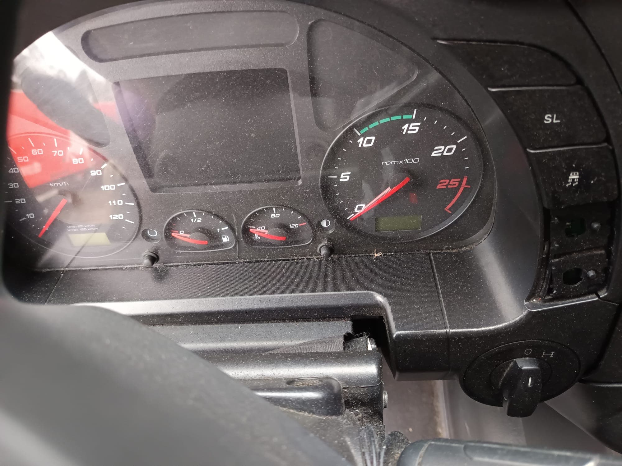 Iveco Stralis 460 · Ano 2017 — imagem 21