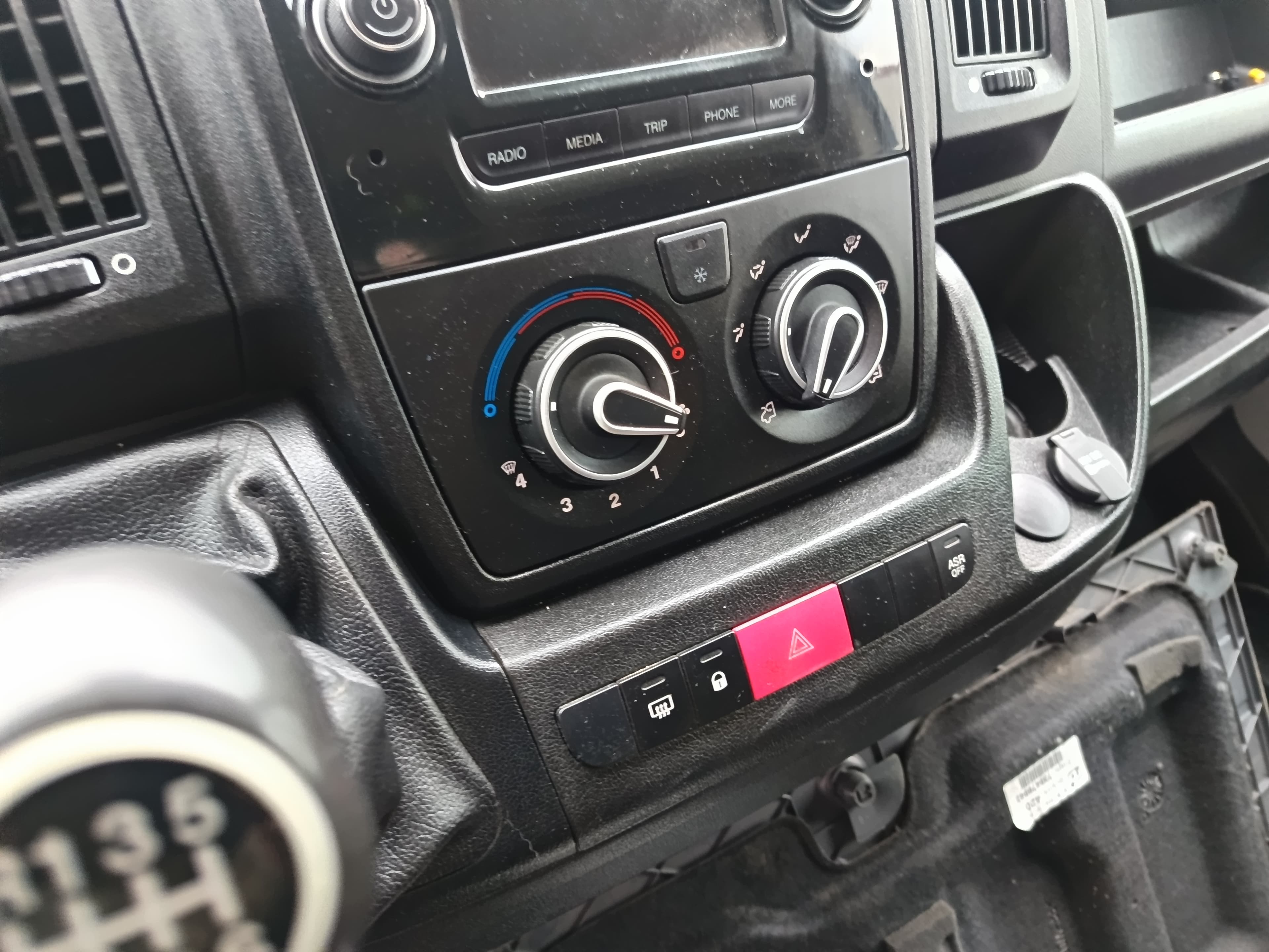Peugeot Boxer · Ano 2018 — image 32