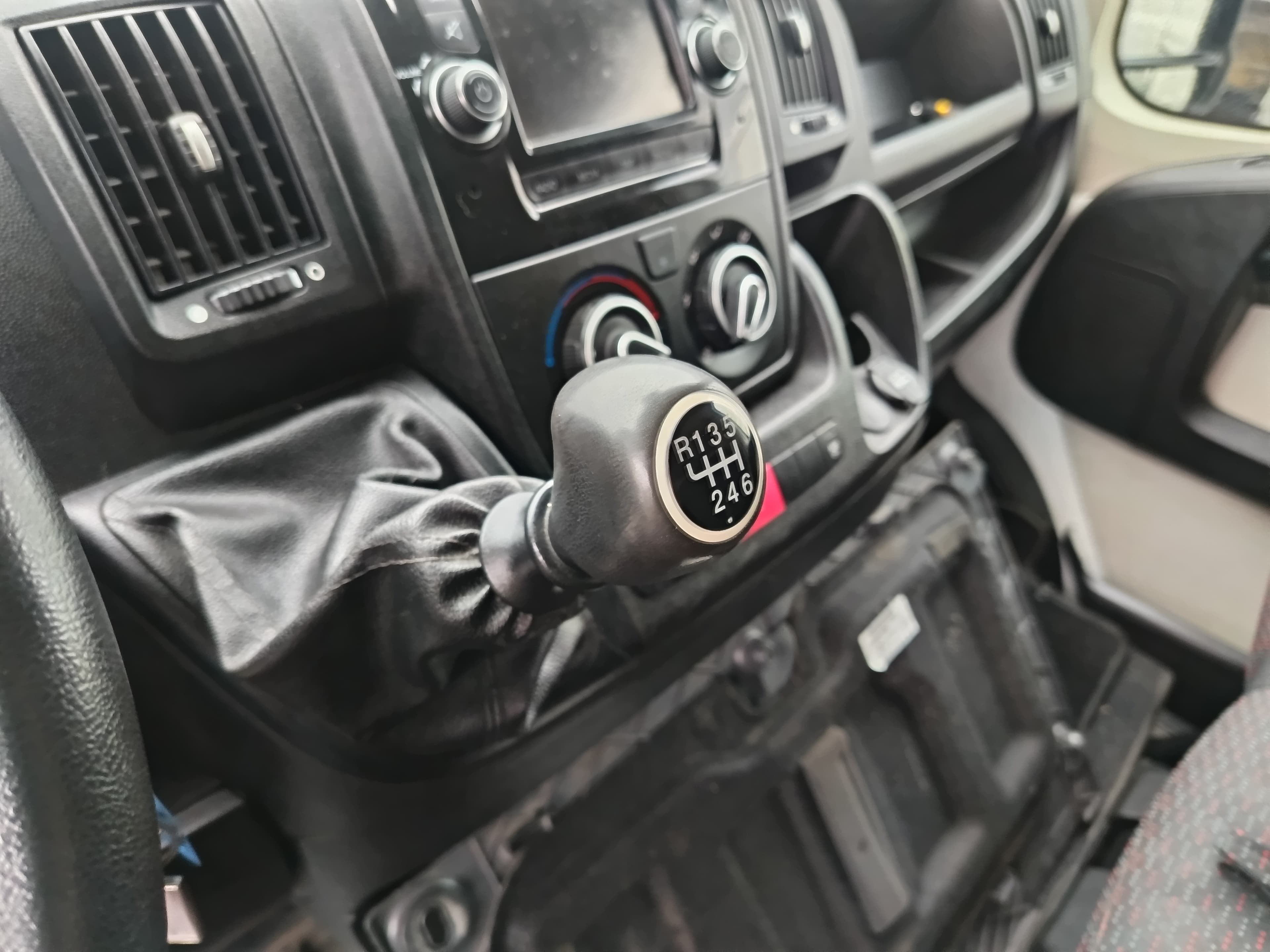 Peugeot Boxer · Ano 2018 — image 30