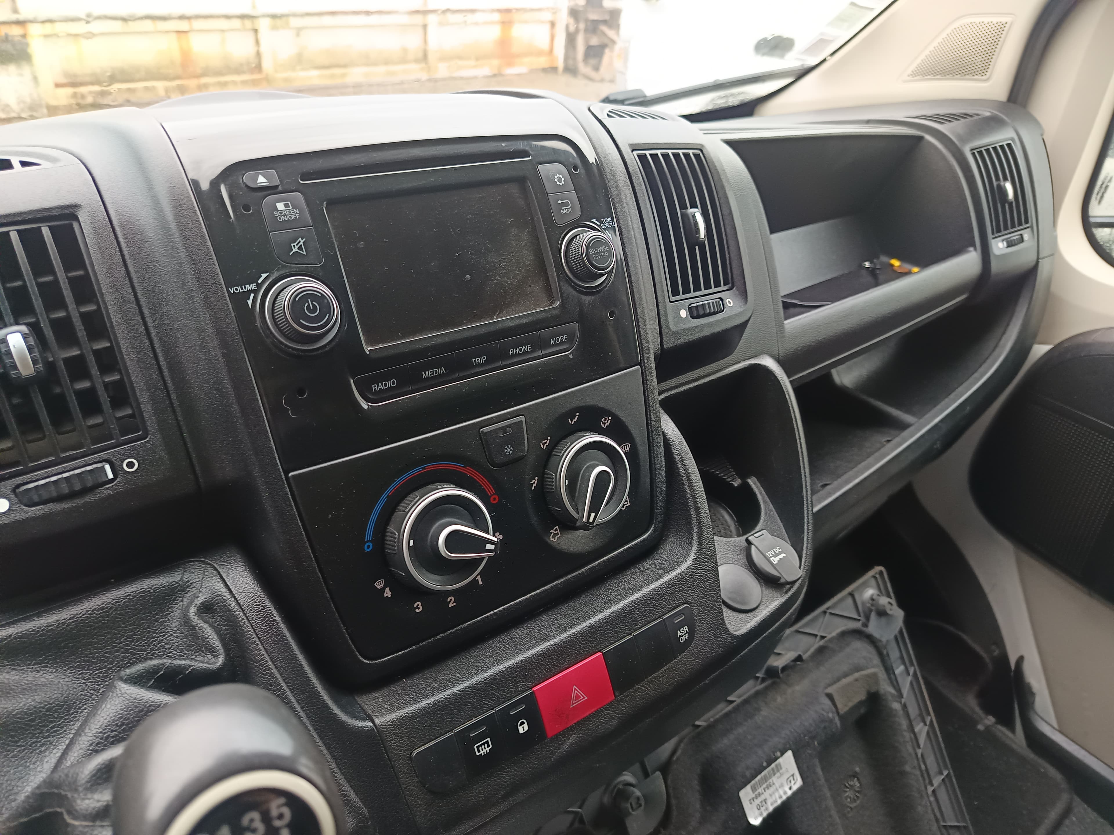 Peugeot Boxer · Ano 2018 — image 31