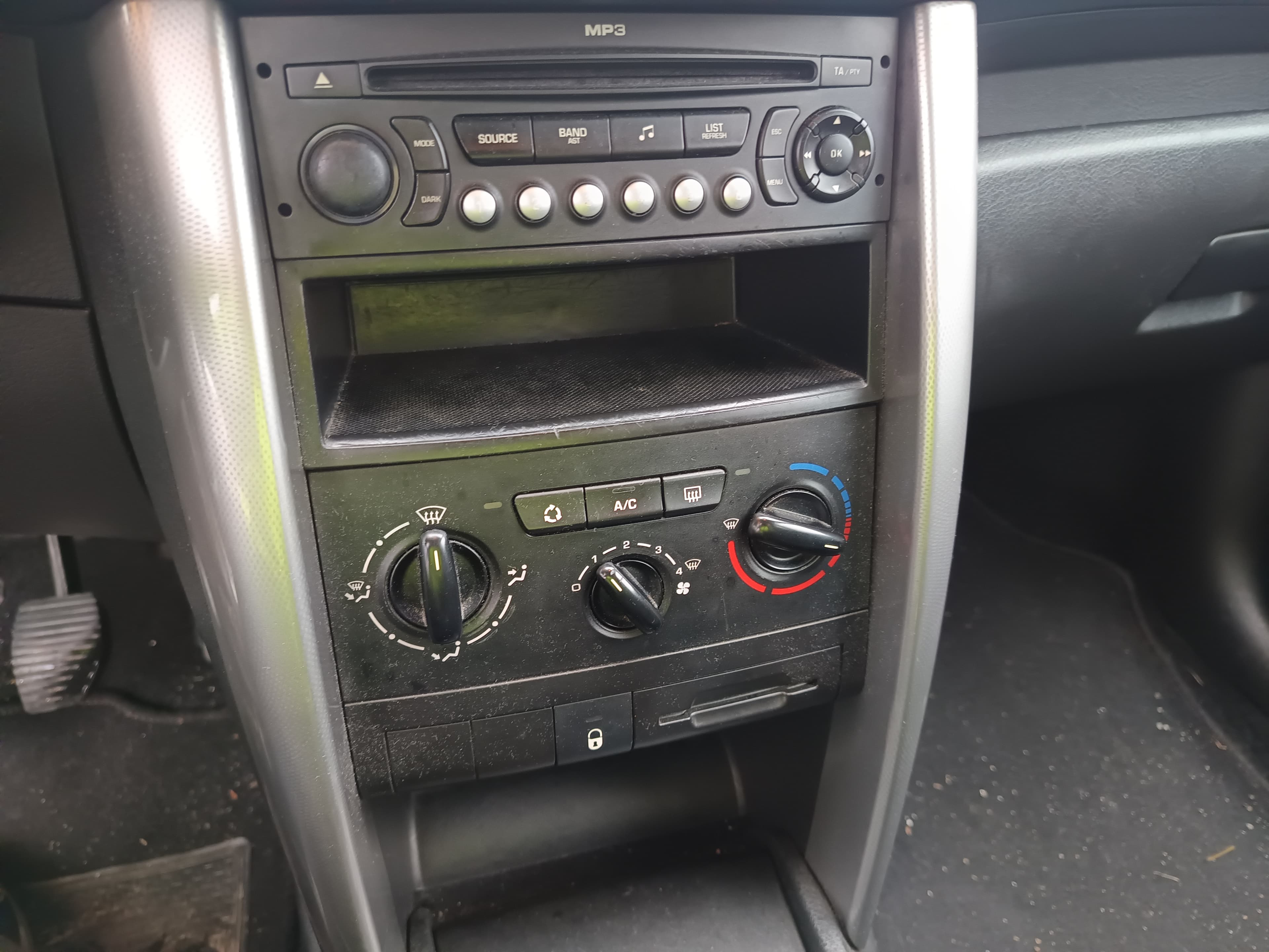 Peugeot 207 1.6 HDI · Ano 2009 — imagen 35