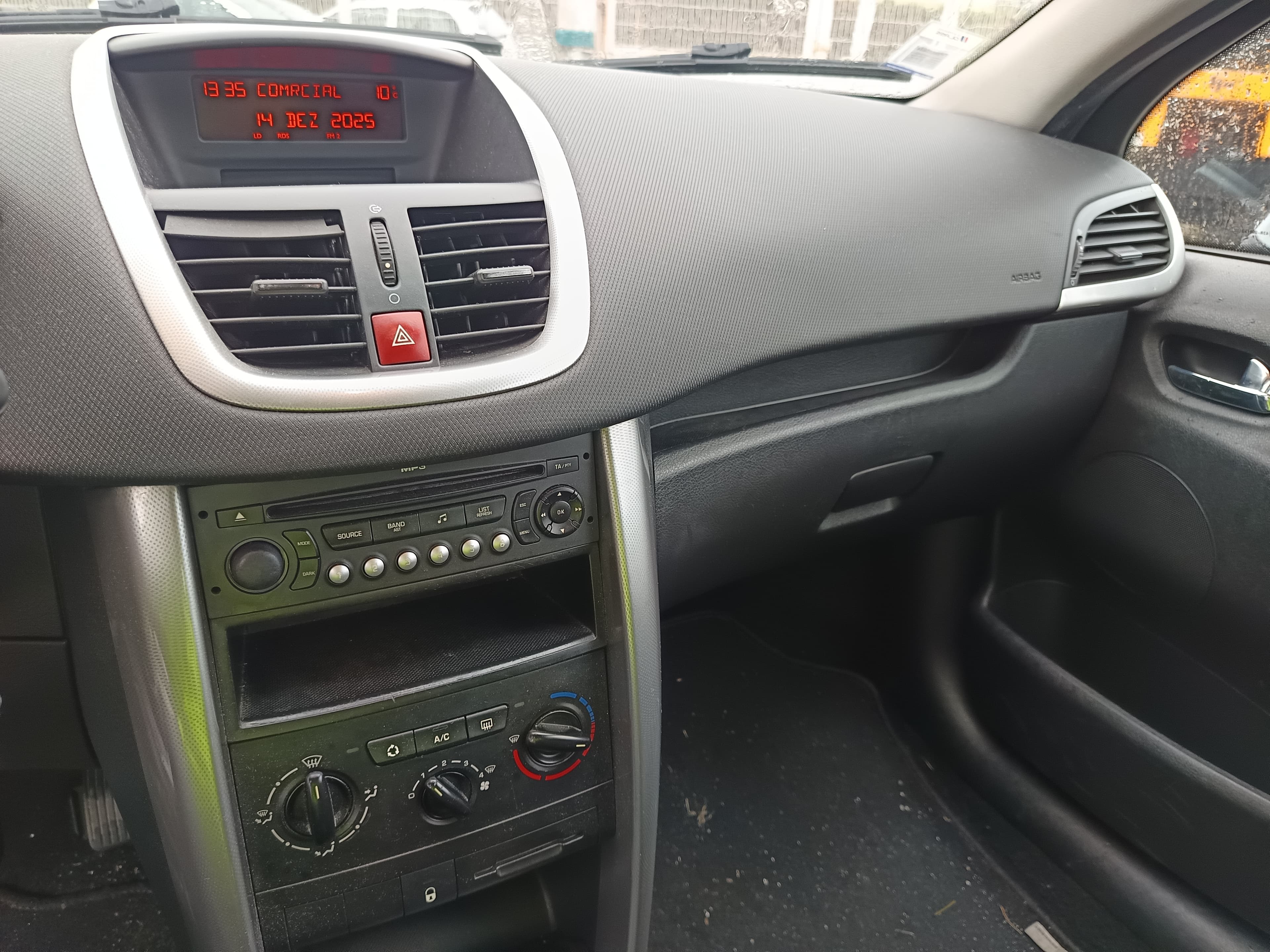 Peugeot 207 1.6 HDI · Ano 2009 — imagen 28