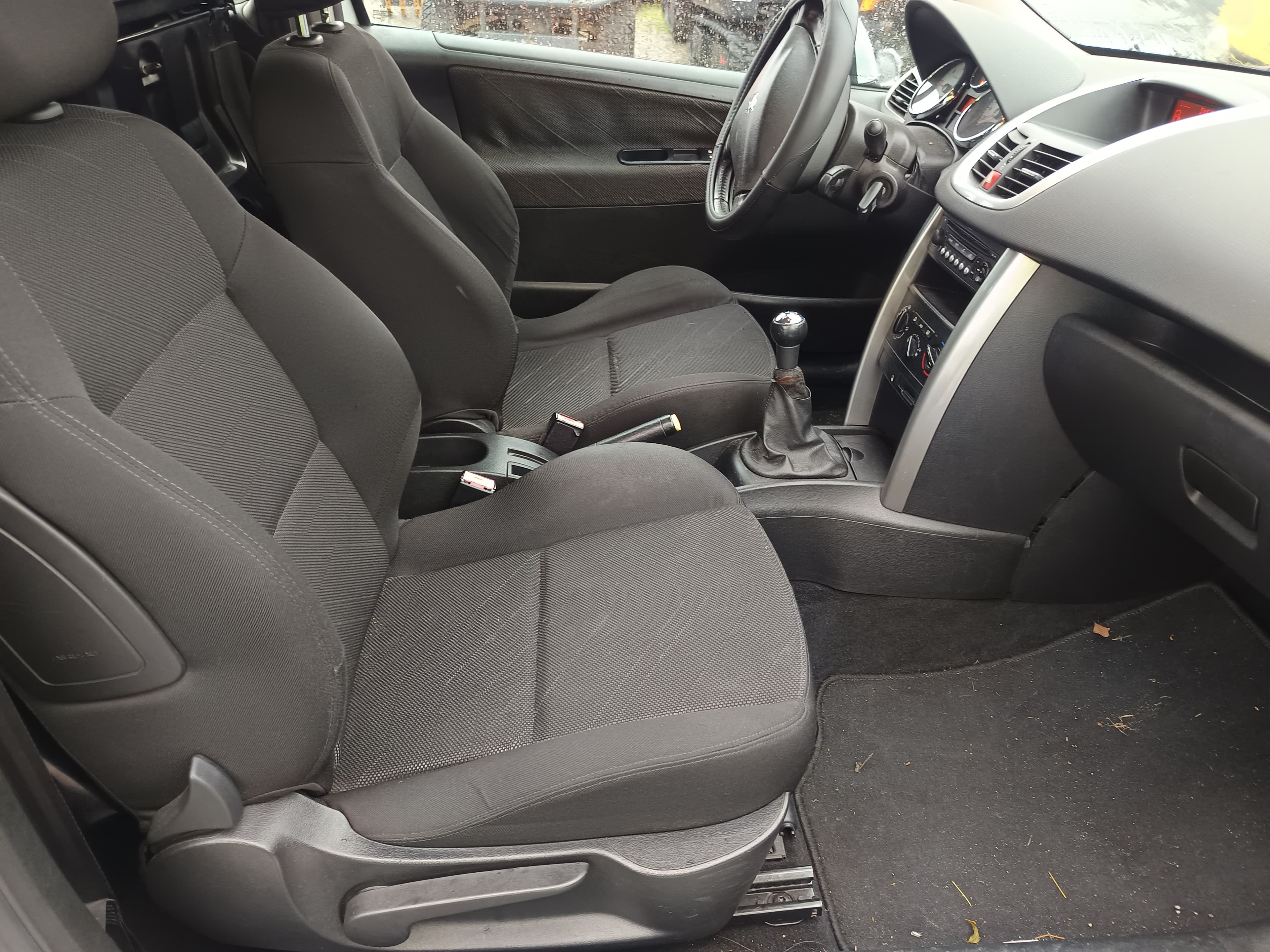 Peugeot 207 1.6 HDI · Ano 2009 — imagen 23