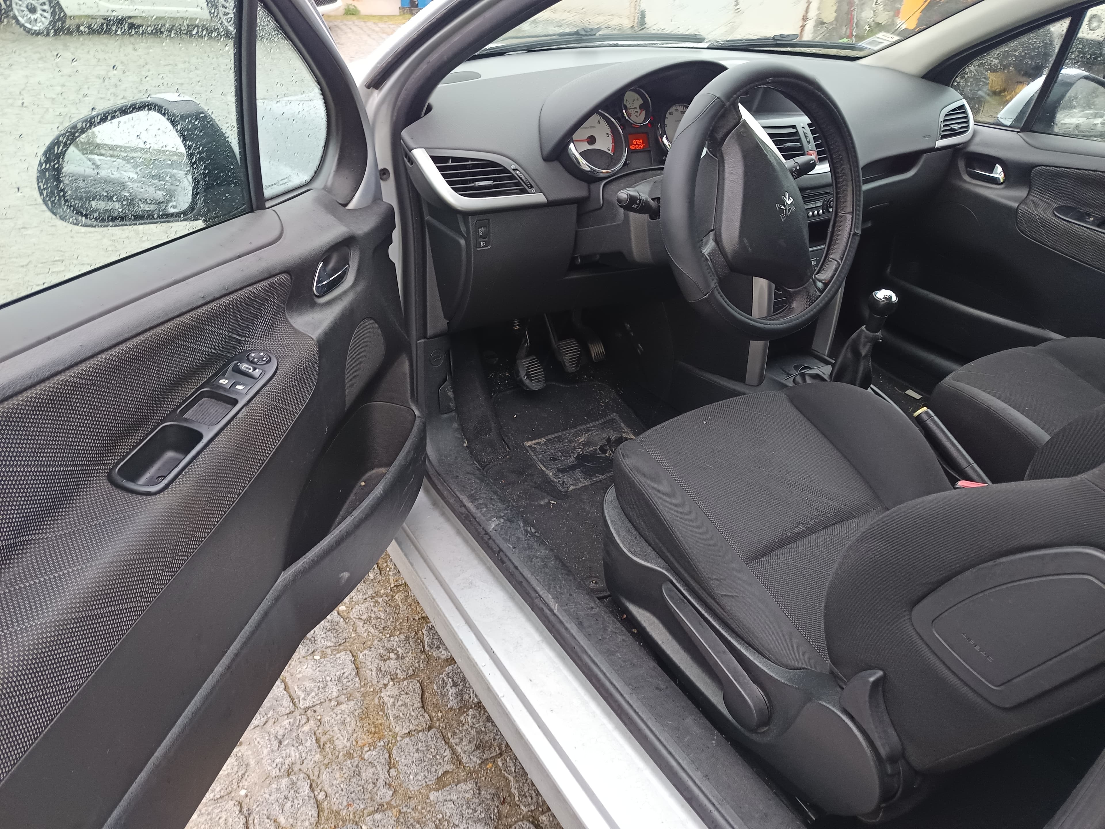 Peugeot 207 1.6 HDI · Ano 2009 — imagen 24