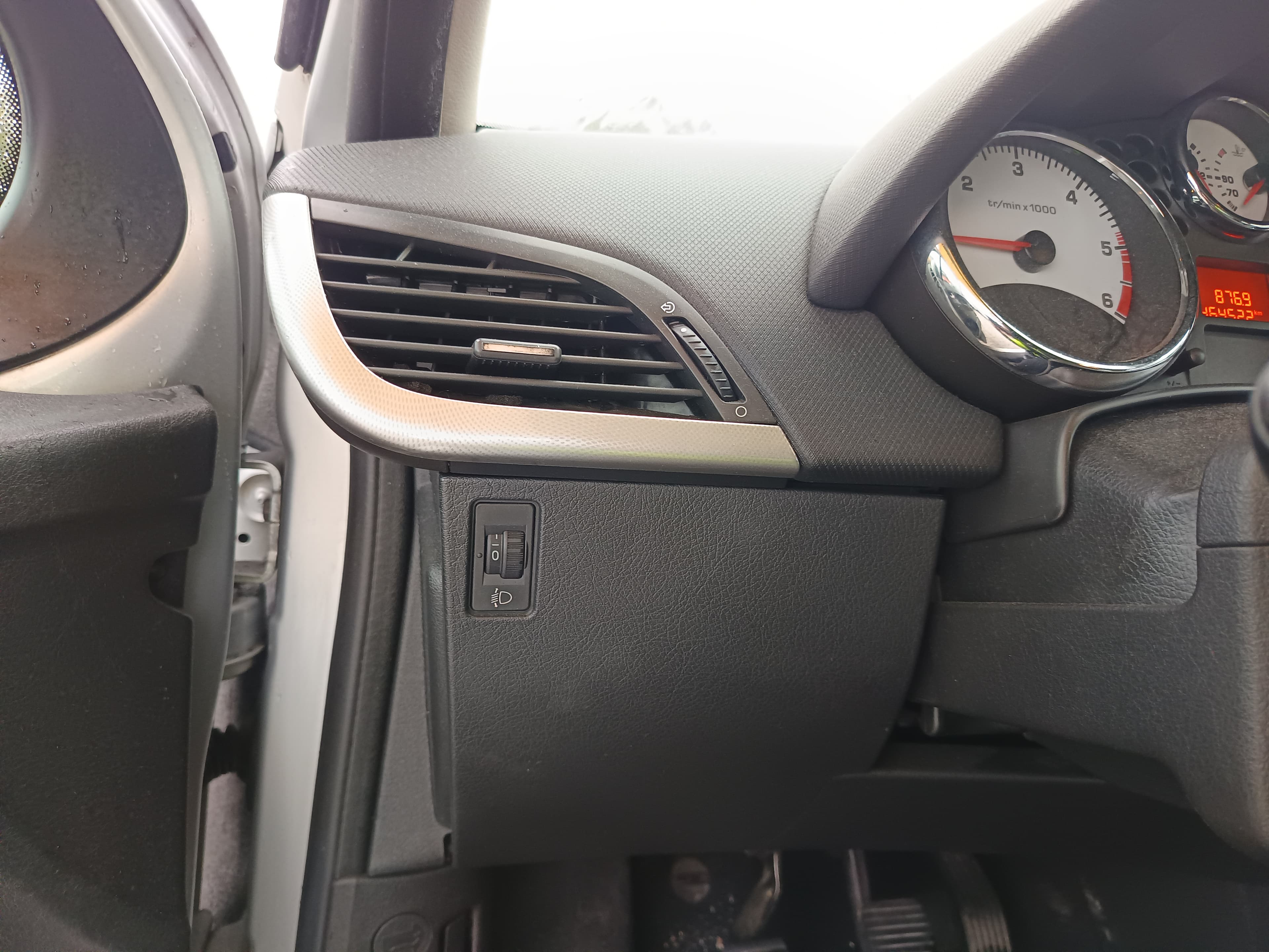 Peugeot 207 1.6 HDI · Ano 2009 — imagen 33