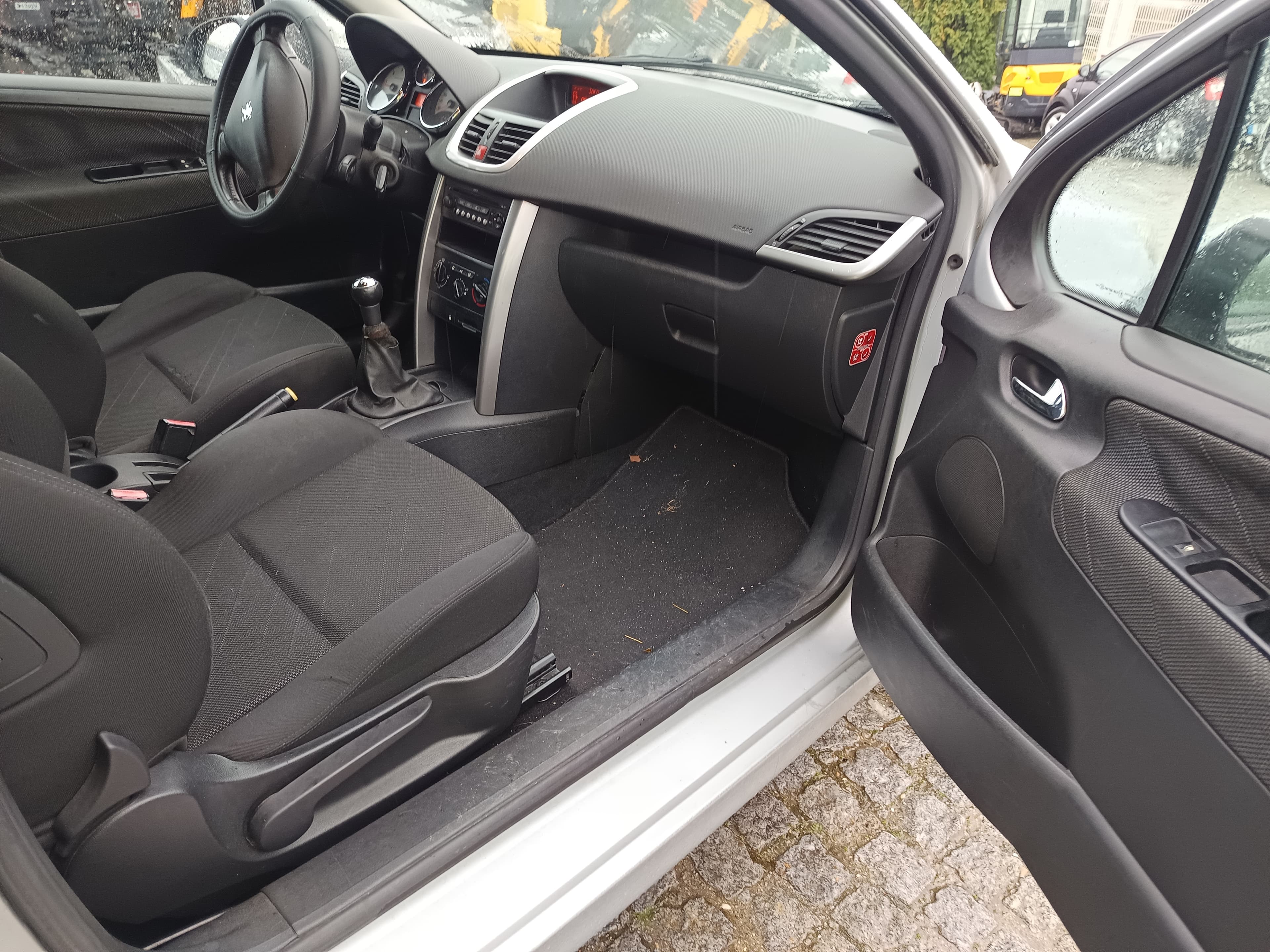 Peugeot 207 1.6 HDI · Ano 2009 — imagen 21