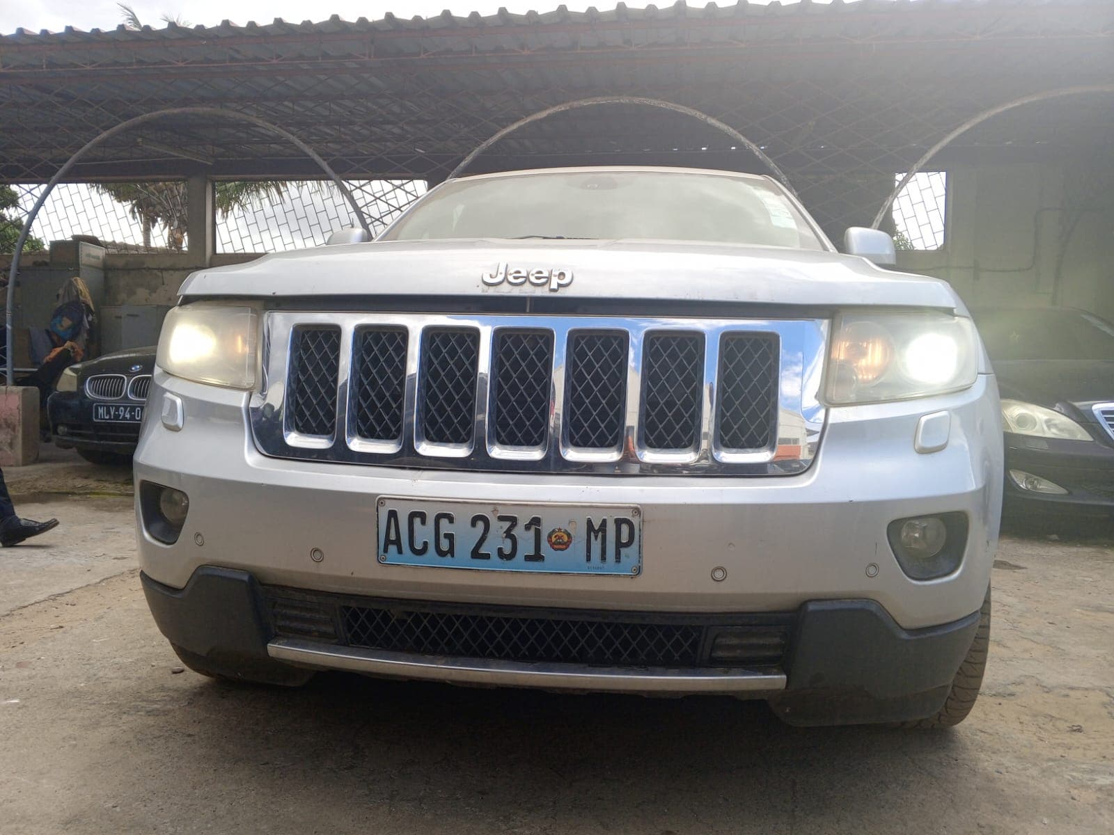 JEEP GRAND CHEROKEE — image 2