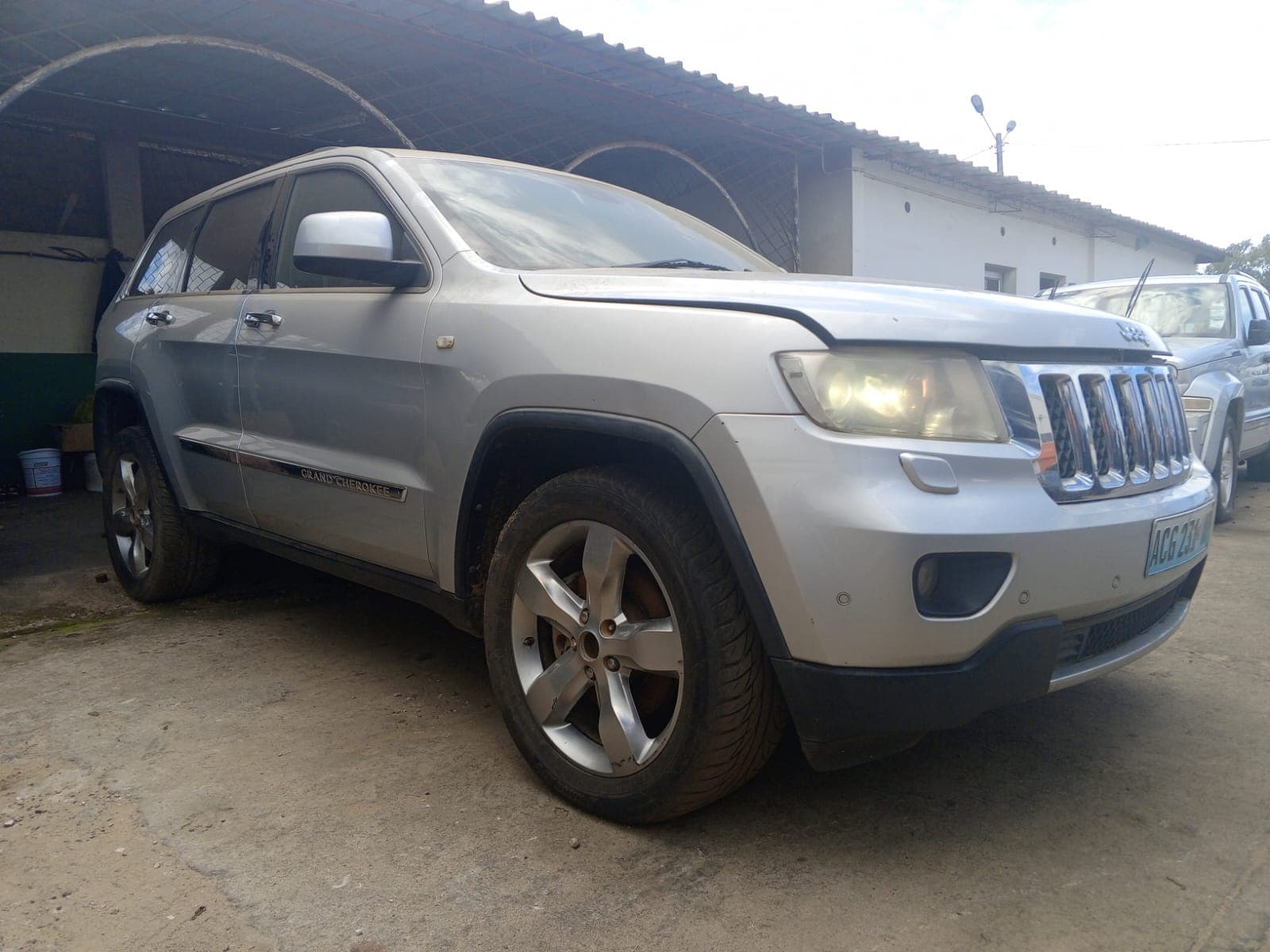 JEEP GRAND CHEROKEE — image 3