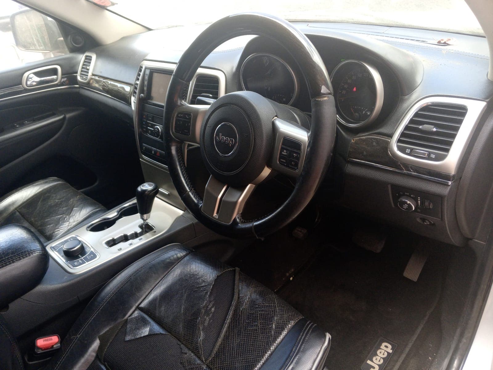 JEEP GRAND CHEROKEE — image 6