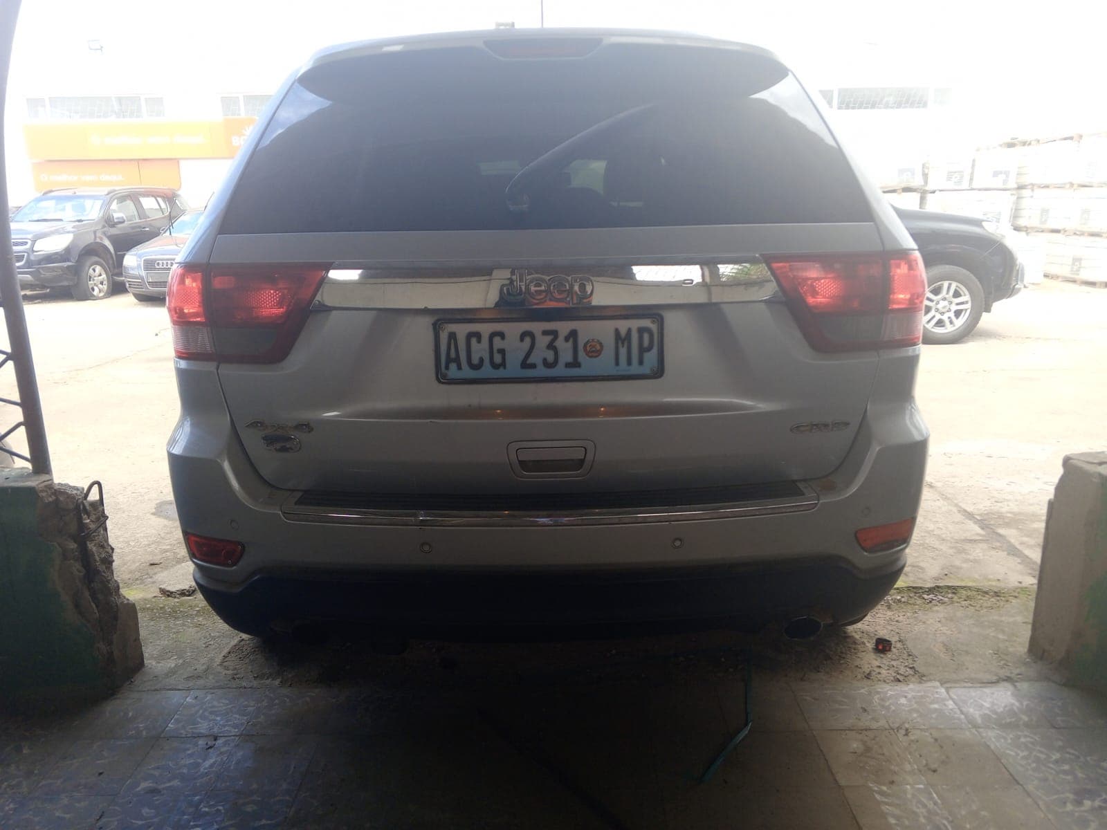 JEEP GRAND CHEROKEE — image 4